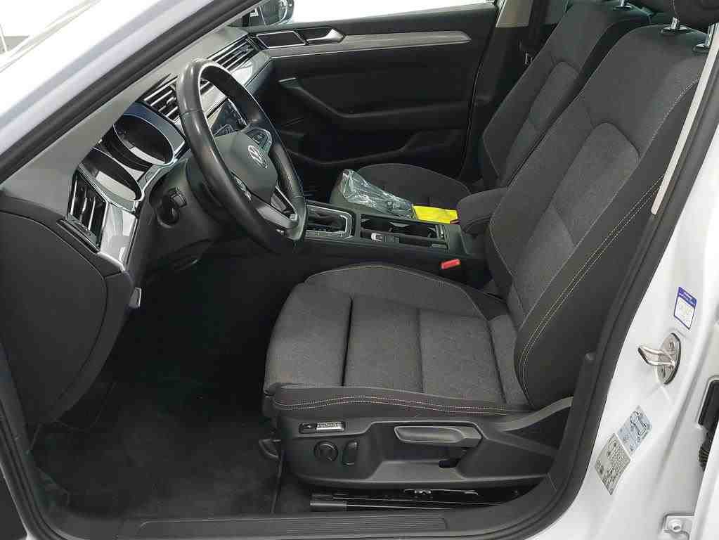 Volkswagen Passat Variant 2.0 TDI DSG BUSINESS NAVI KAMERA LED