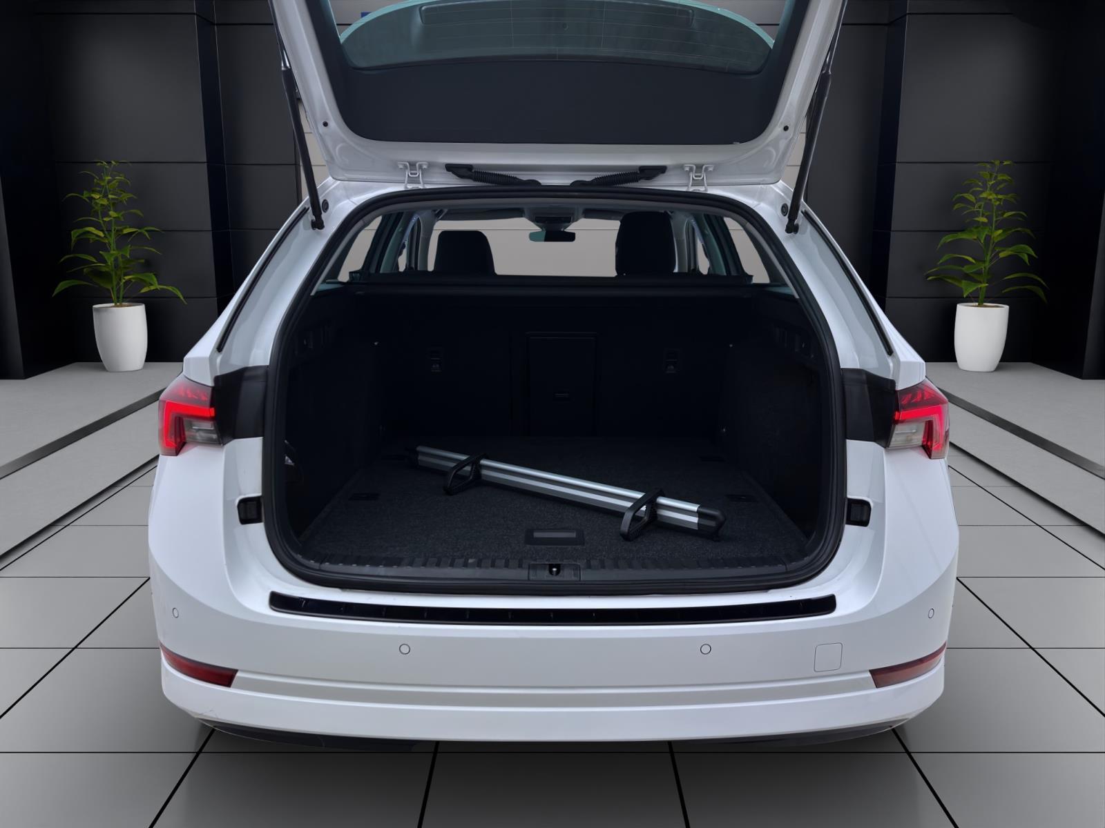 Skoda Octavia Combi 2.0 TDI DSG STYLE STDHZG NAVI LED ACC