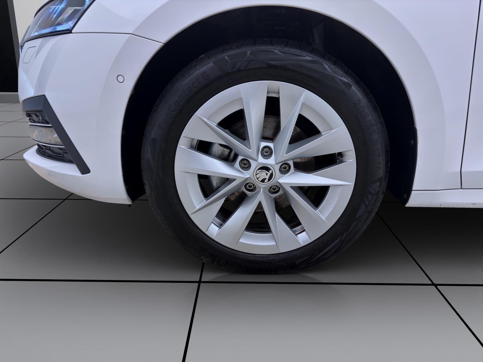 Skoda Octavia Combi 2.0 TDI DSG STYLE STDHZG NAVI LED ACC