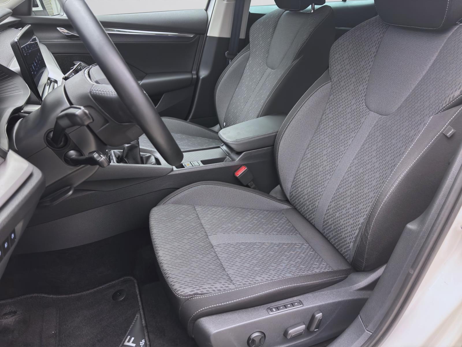 Skoda Octavia Combi 2.0 TDI STYLE NAVI KLIMA PDC SITZHZG