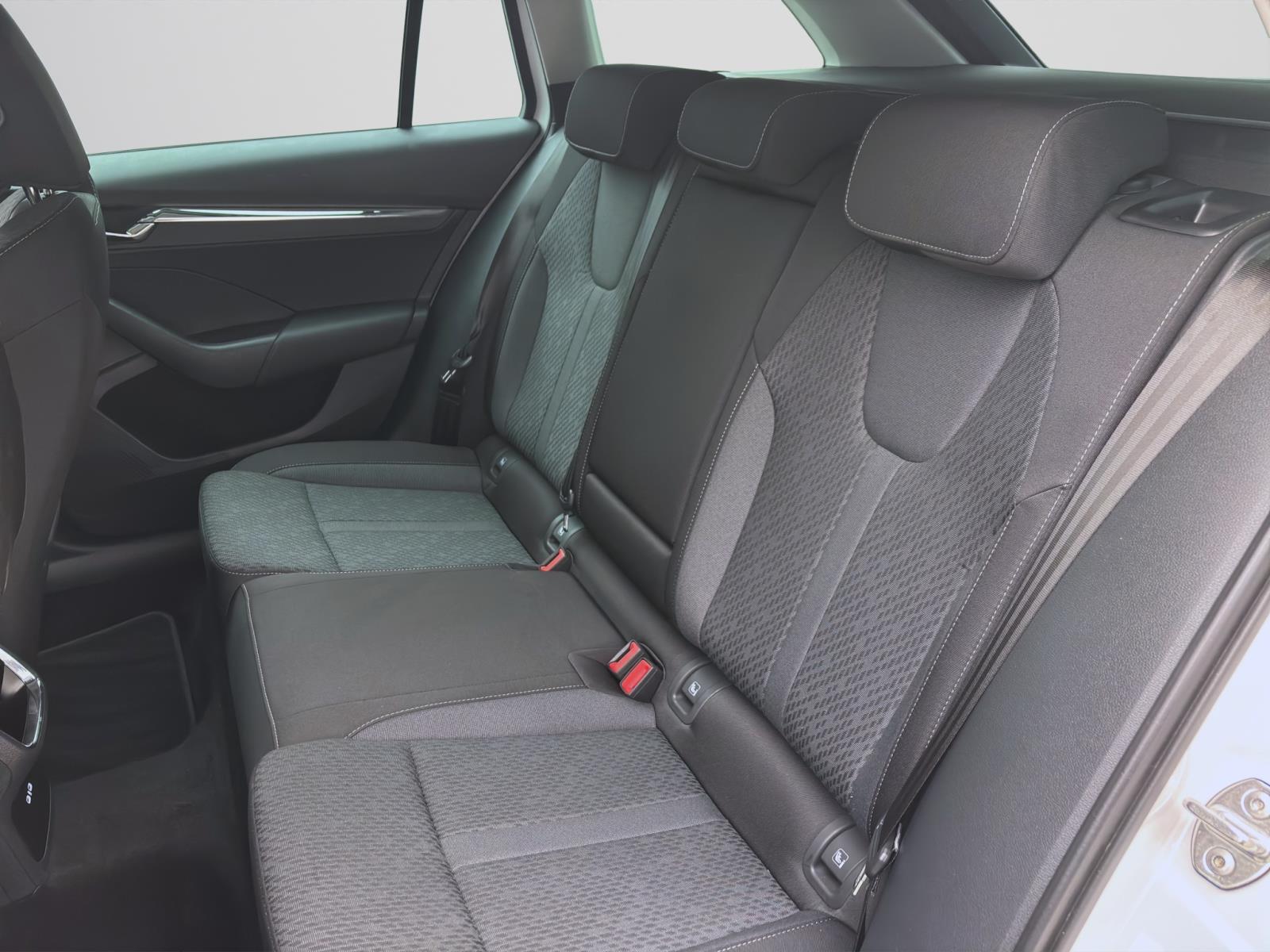 Skoda Octavia Combi 2.0 TDI STYLE NAVI KLIMA PDC SITZHZG