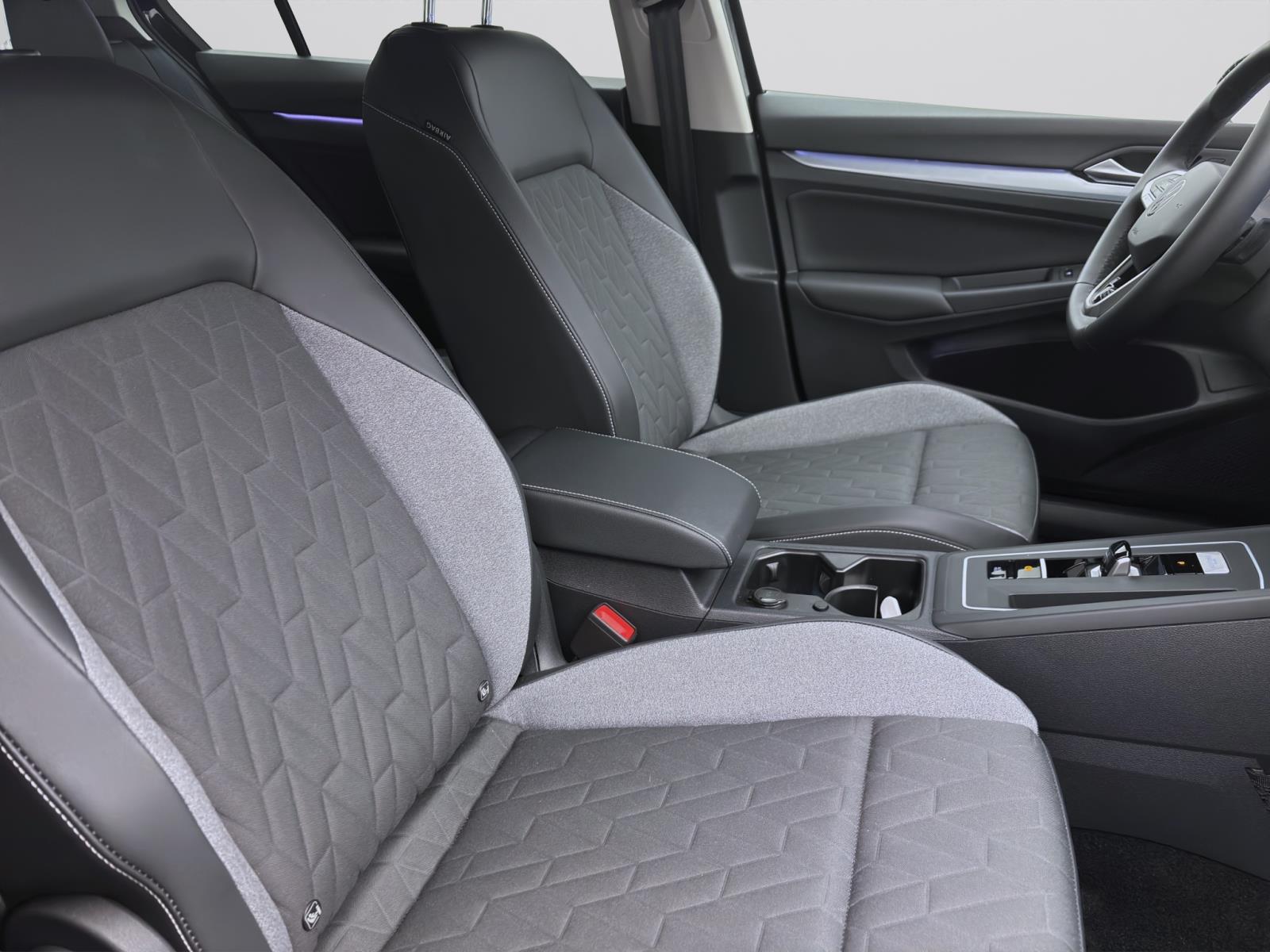 Volkswagen Golf 2.0 TDI DSG GOAL NAVI AHK KAMERA LED