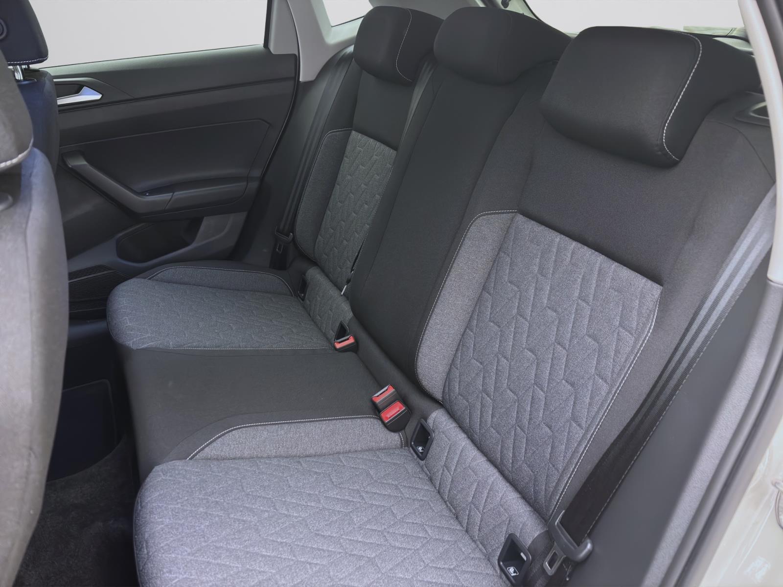 Volkswagen Polo 1.0 MPI MOVE KLIMA PDC SITZHZG LM15