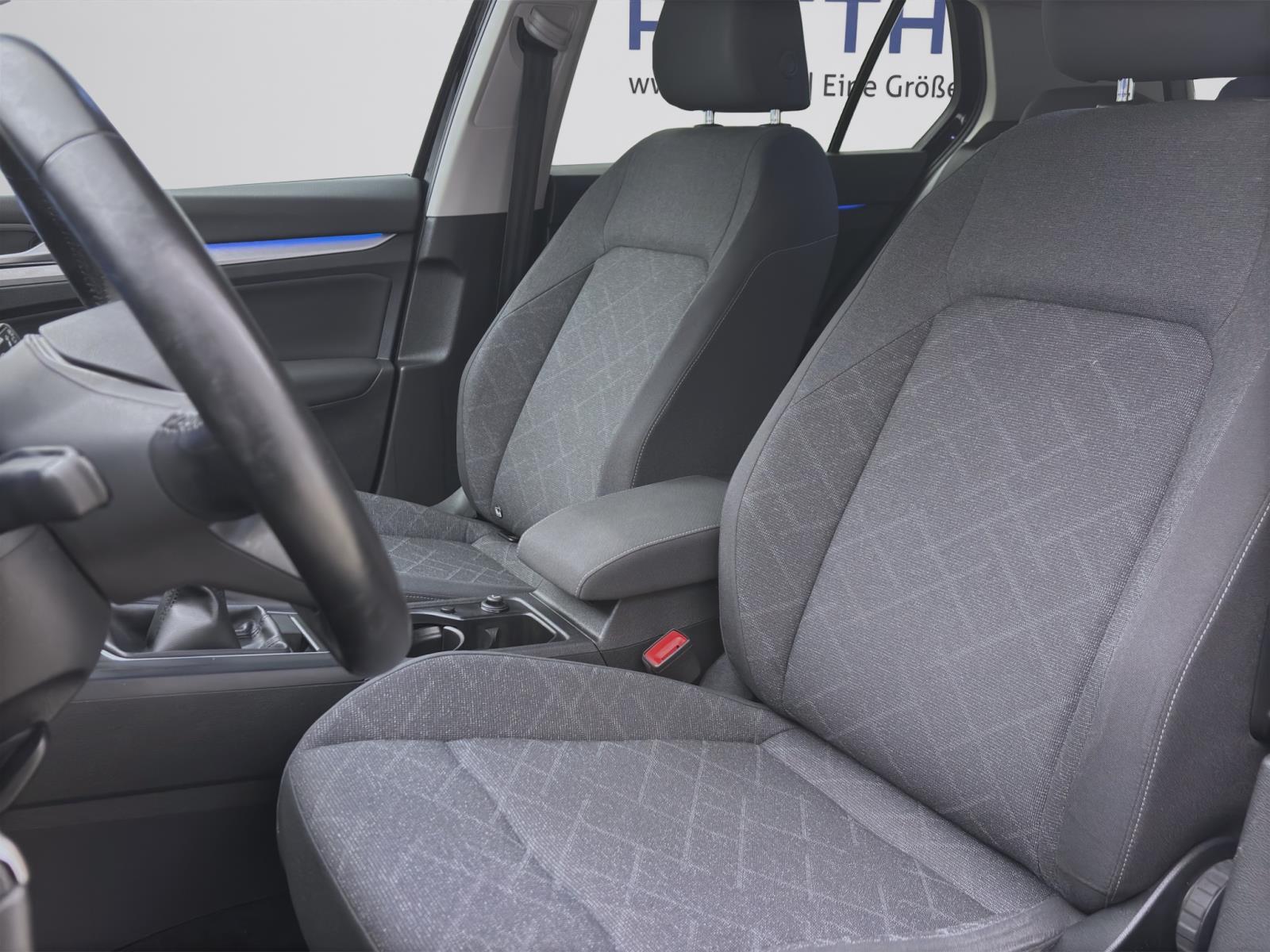 Volkswagen Golf 1.5 TSI LIFE NAVI ACC LED PDC