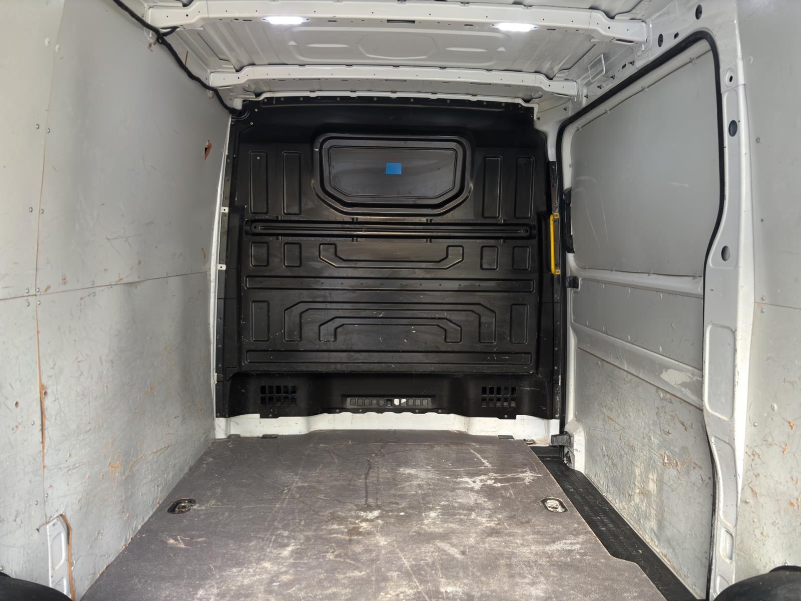 Volkswagen Crafter Kasten 35 TDI MITTELLANG FWD AHK NAVI ACC KAMERA