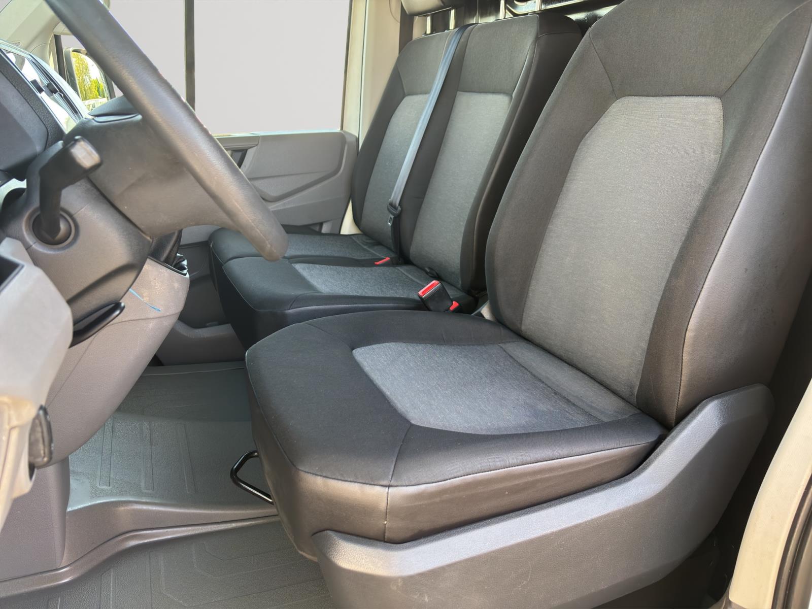 Volkswagen Crafter Kasten 35 2.0 TDI MITTELLANG FWD KAMERA NAVI AHK