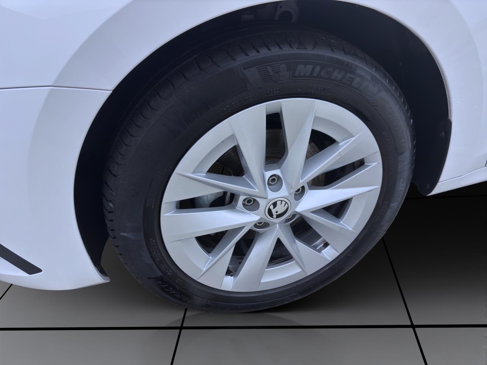 Bild 7: Skoda Octavia Combi 2.0 TDI DSG STYLE NAVI KLIMA PDC LED