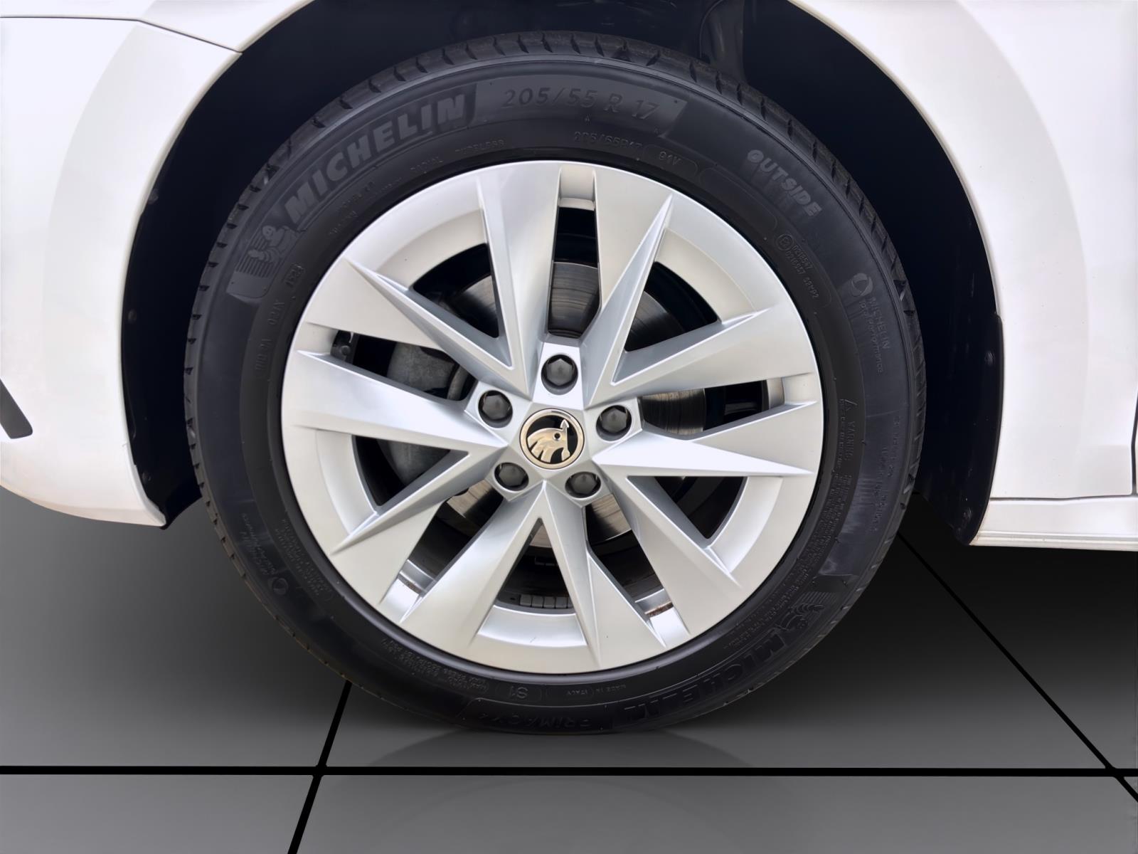 Skoda Octavia Combi 2.0 TDI DSG STYLE NAVI PANO KLIMA PDC