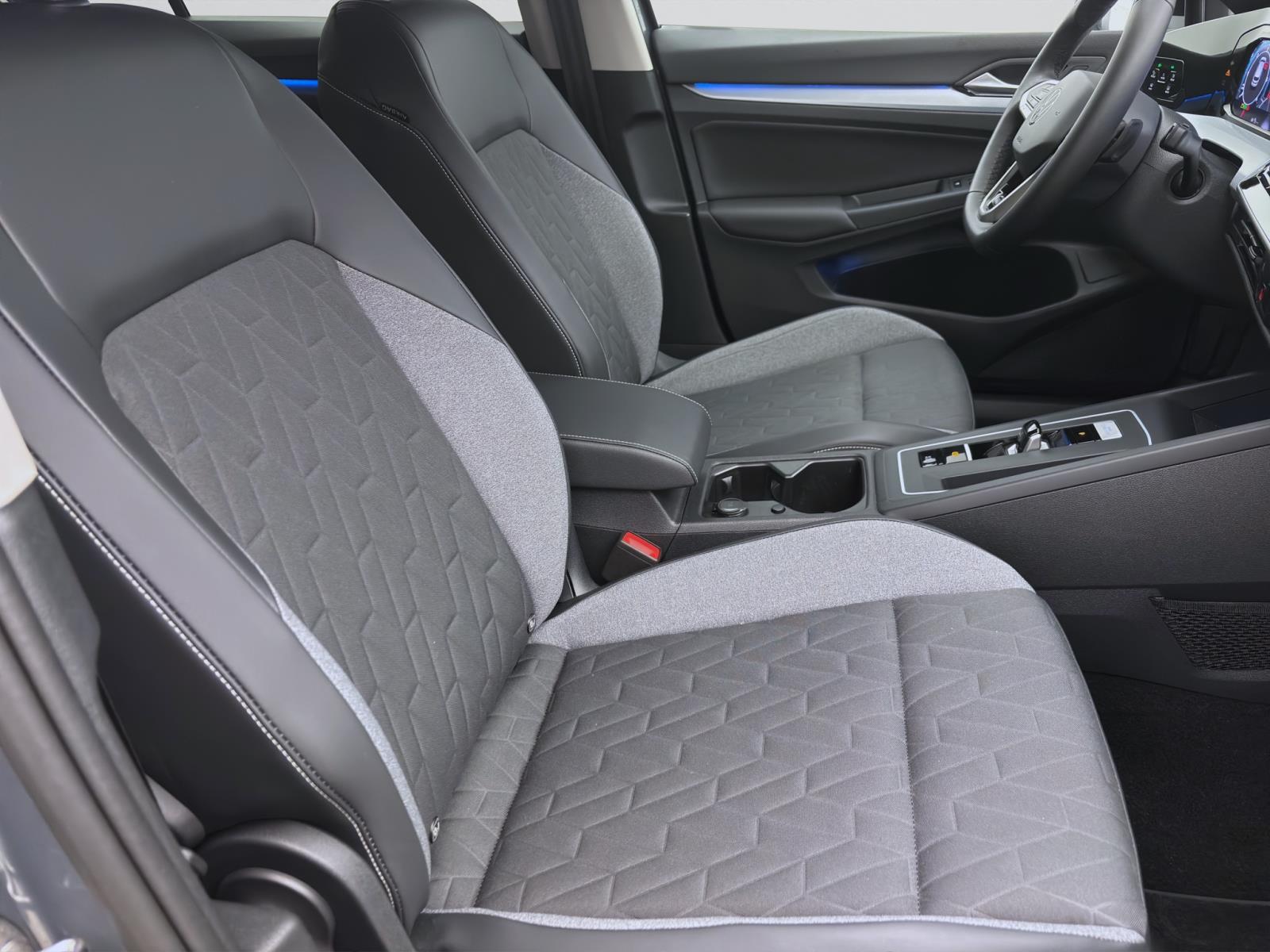 Volkswagen Golf 2.0 TDI DSG GOAL NAVI KAMERA AHK LED