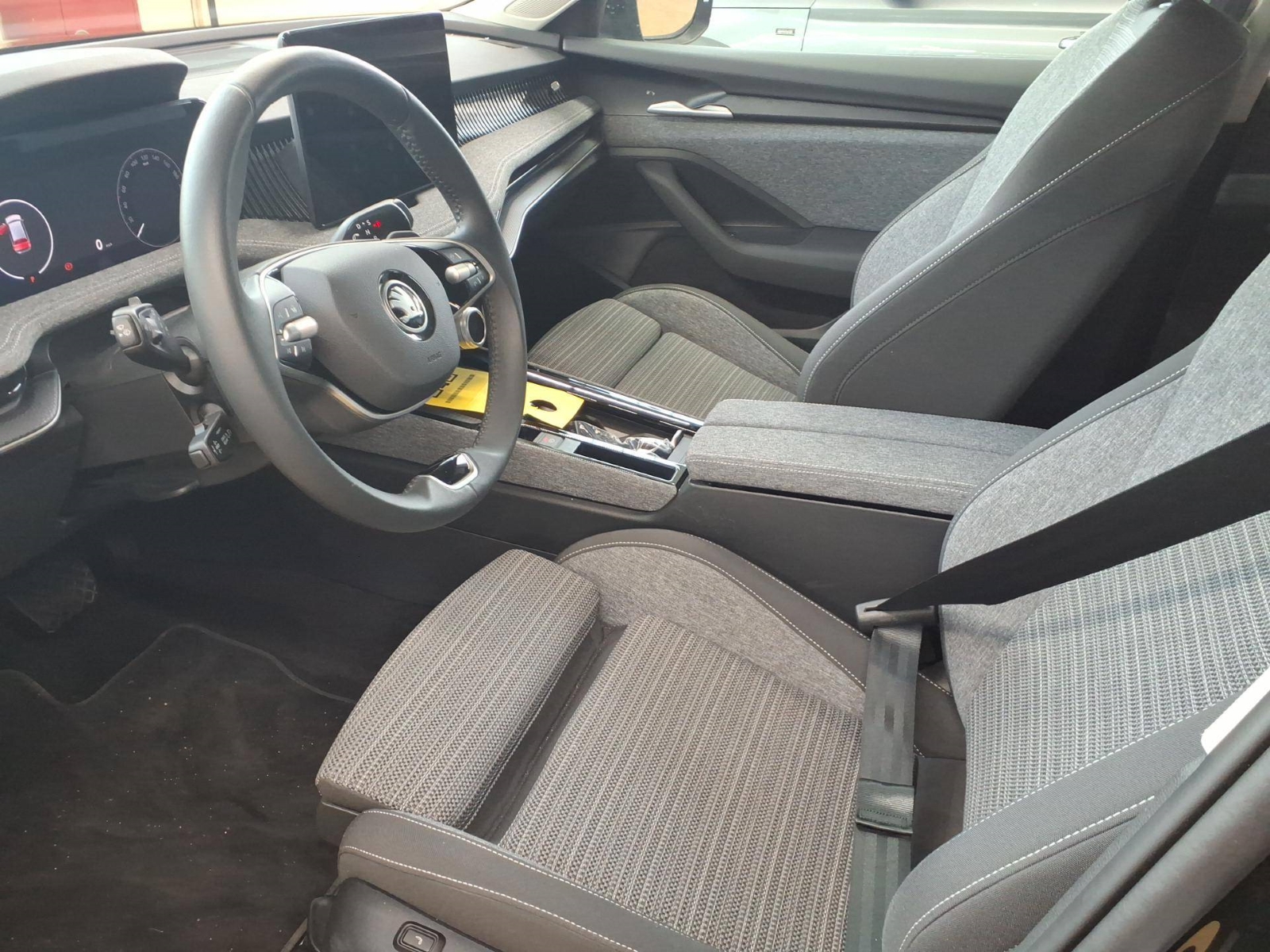 Skoda Superb Combi 1.5 eTSI DSG SELECTION NAVI KAMERA KLIMA PDC
