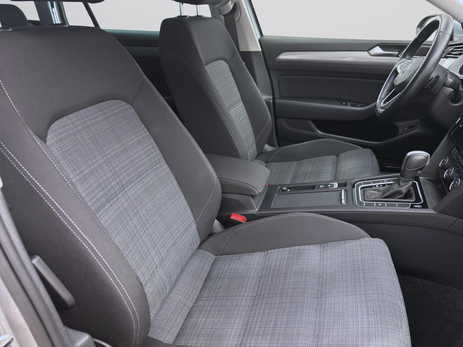 Volkswagen Passat Variant 1.5 TSI DSG BUSINESS ACC AHK LED NAVI