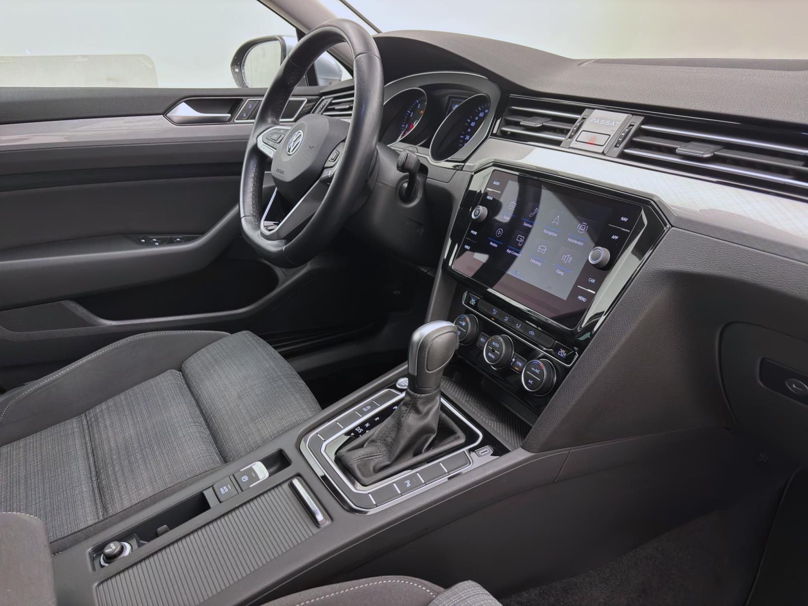 Volkswagen Passat Variant 1.5 TSI DSG BUSINESS ACC AHK LED NAVI