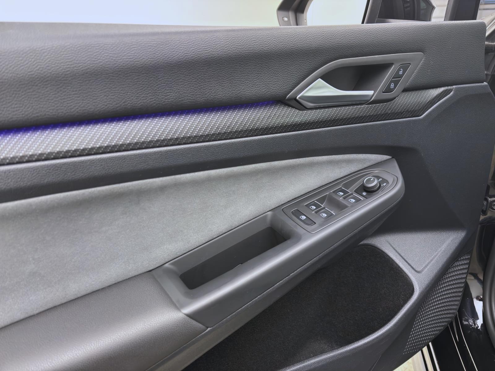 Volkswagen Golf 1.5 eTSI DSG R-LINE ACC LED SITZHZG KLIMA