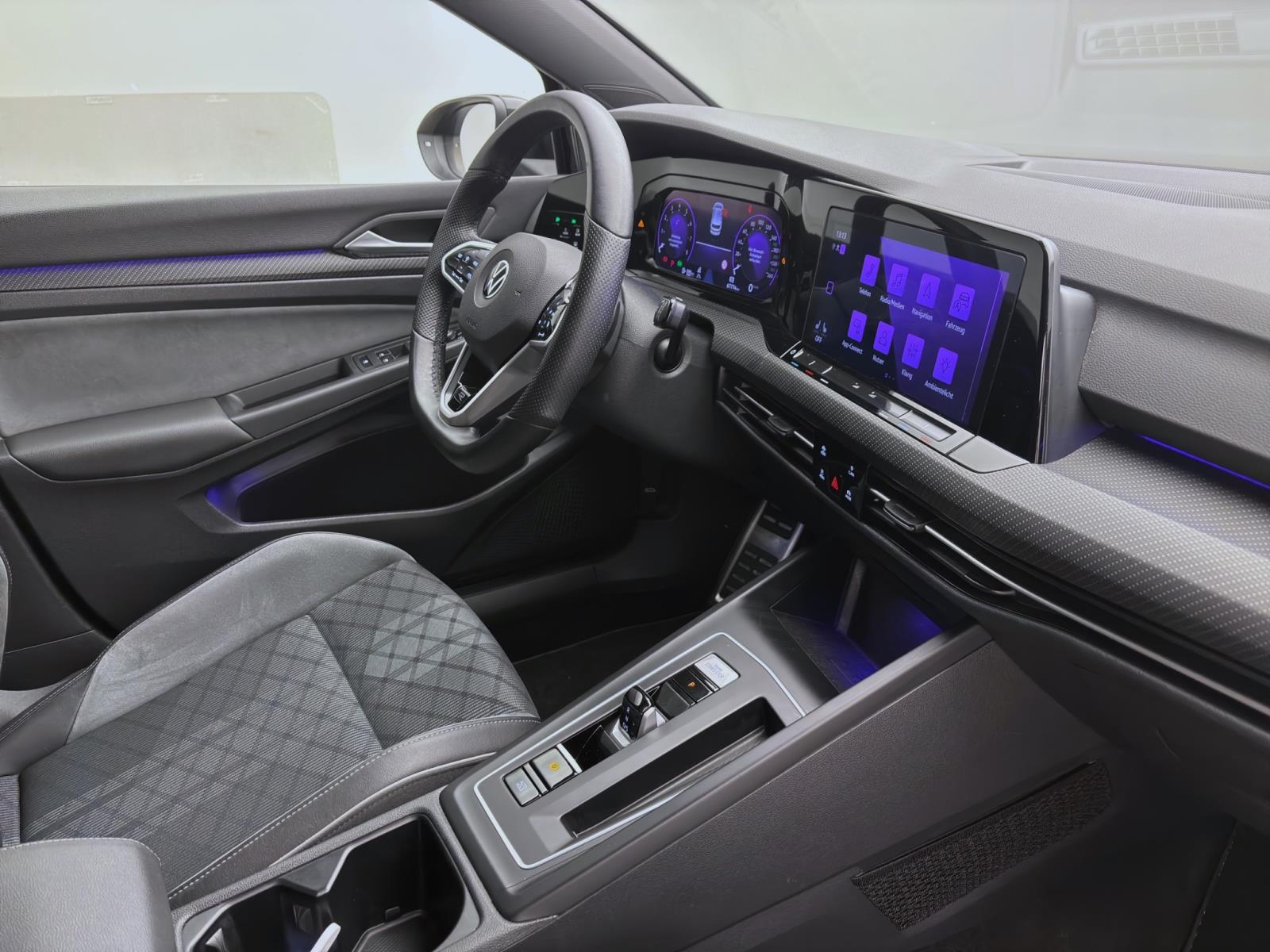 Volkswagen Golf 1.5 eTSI DSG R-LINE ACC LED SITZHZG KLIMA
