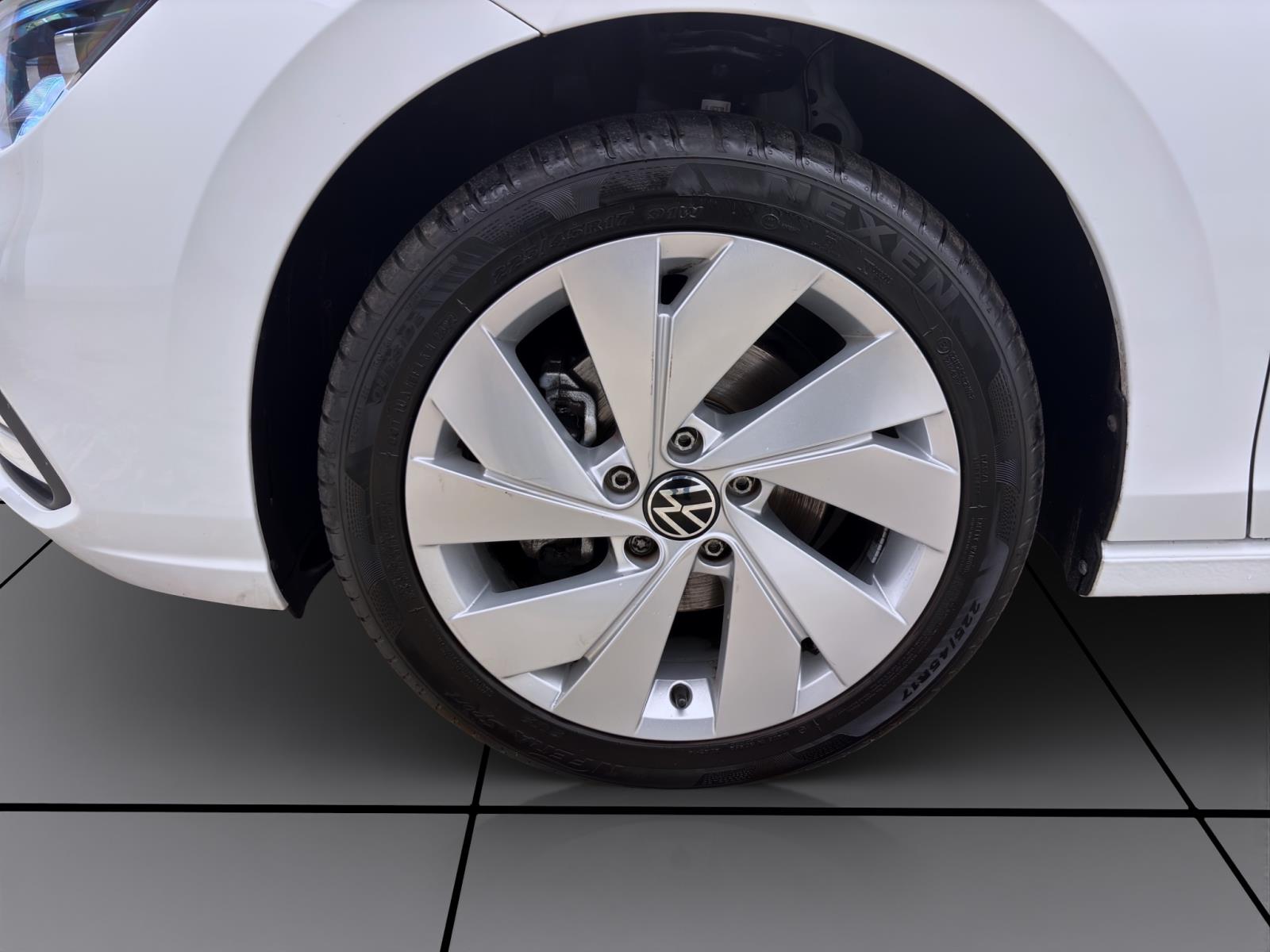 Volkswagen Golf 2.0 TDI LIFE STDHZG NAVI AHK PANO