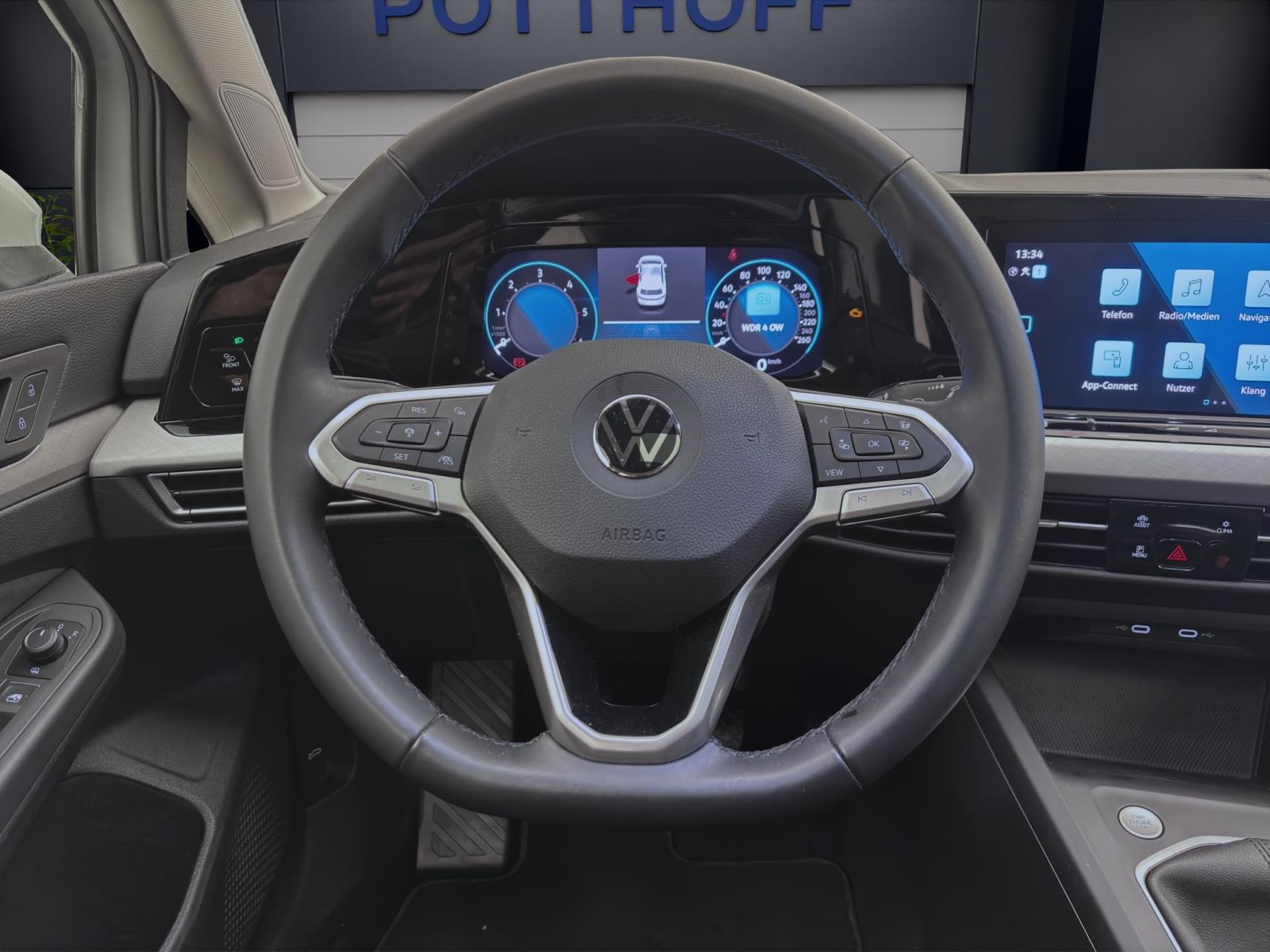 Volkswagen Golf 2.0 TDI LIFE STDHZG NAVI AHK PANO