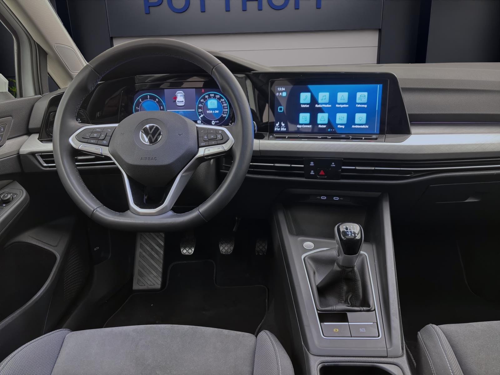 Volkswagen Golf 2.0 TDI LIFE STDHZG NAVI AHK PANO