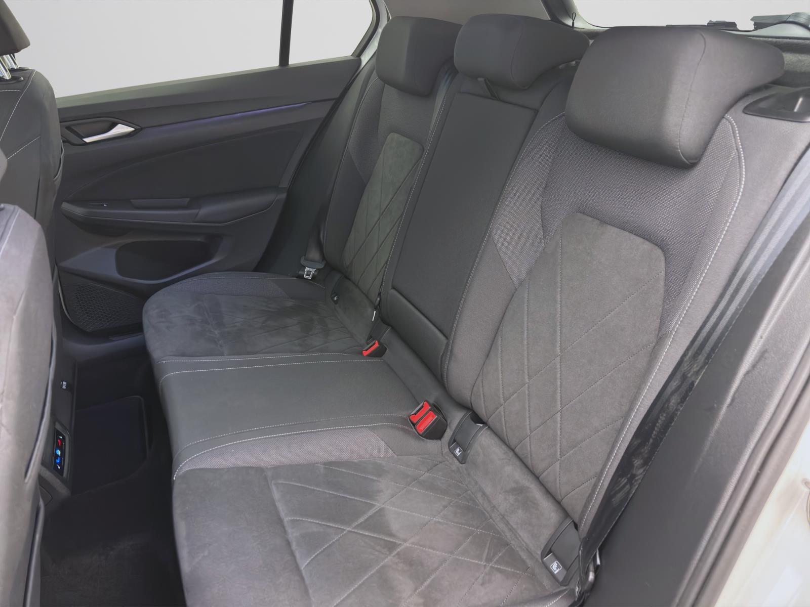 Volkswagen Golf 2.0 TDI LIFE STDHZG NAVI AHK PANO