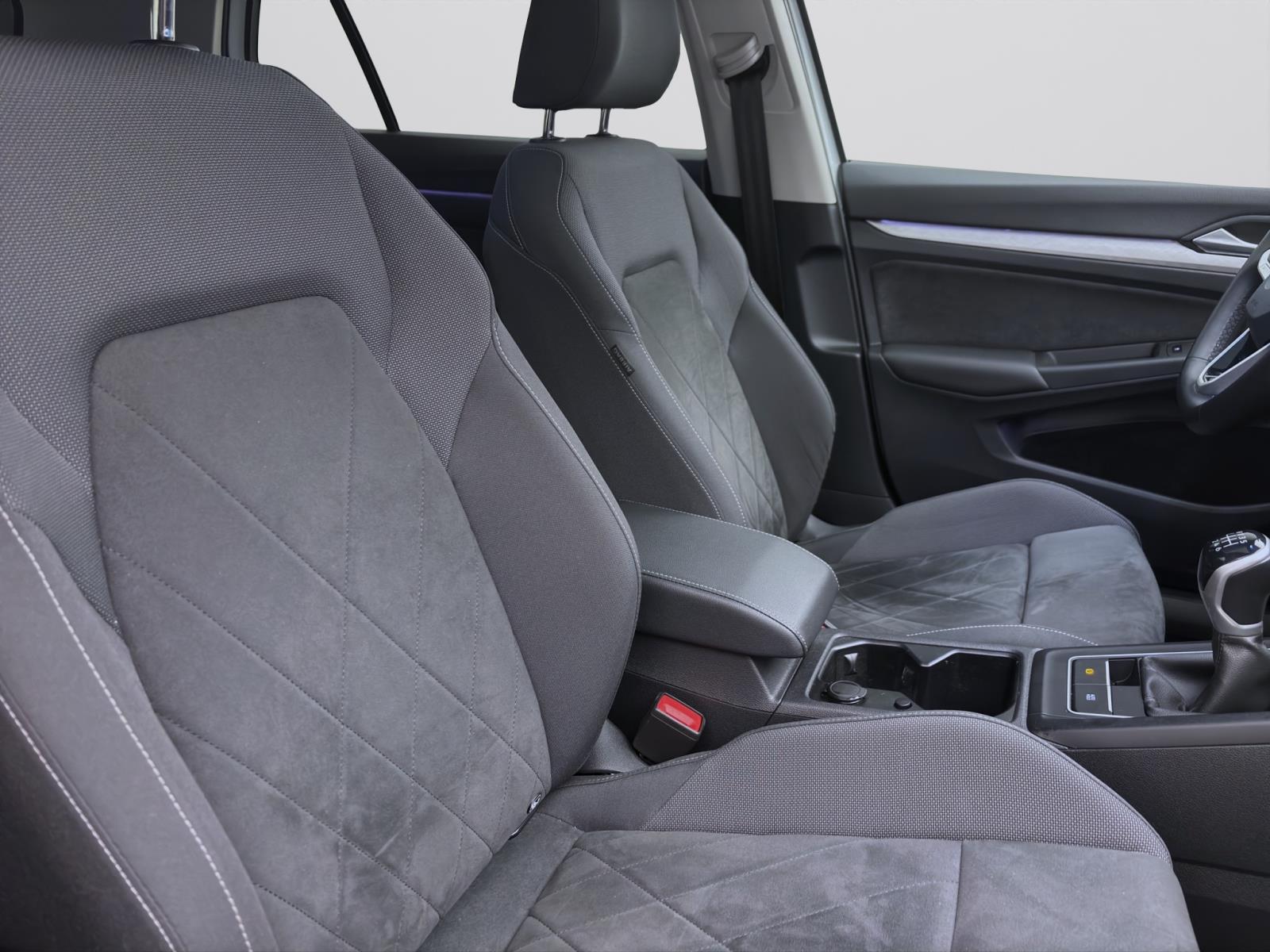 Volkswagen Golf 2.0 TDI LIFE STDHZG NAVI AHK PANO
