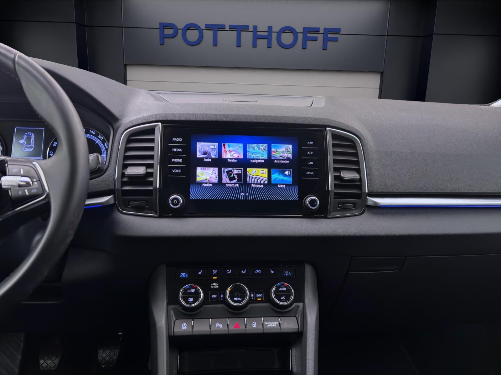 Skoda Karoq 1.0 TSI CLEVER KAMERA PDC SITZHZG KLIMA