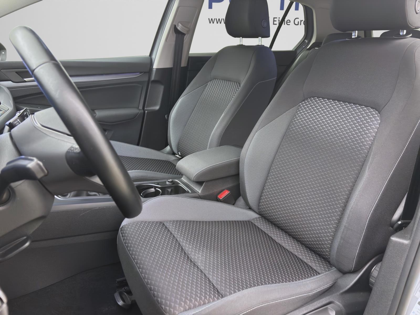 Volkswagen Golf 1.0 TSI ACTIVE NAVI SITZHZG LED PDC