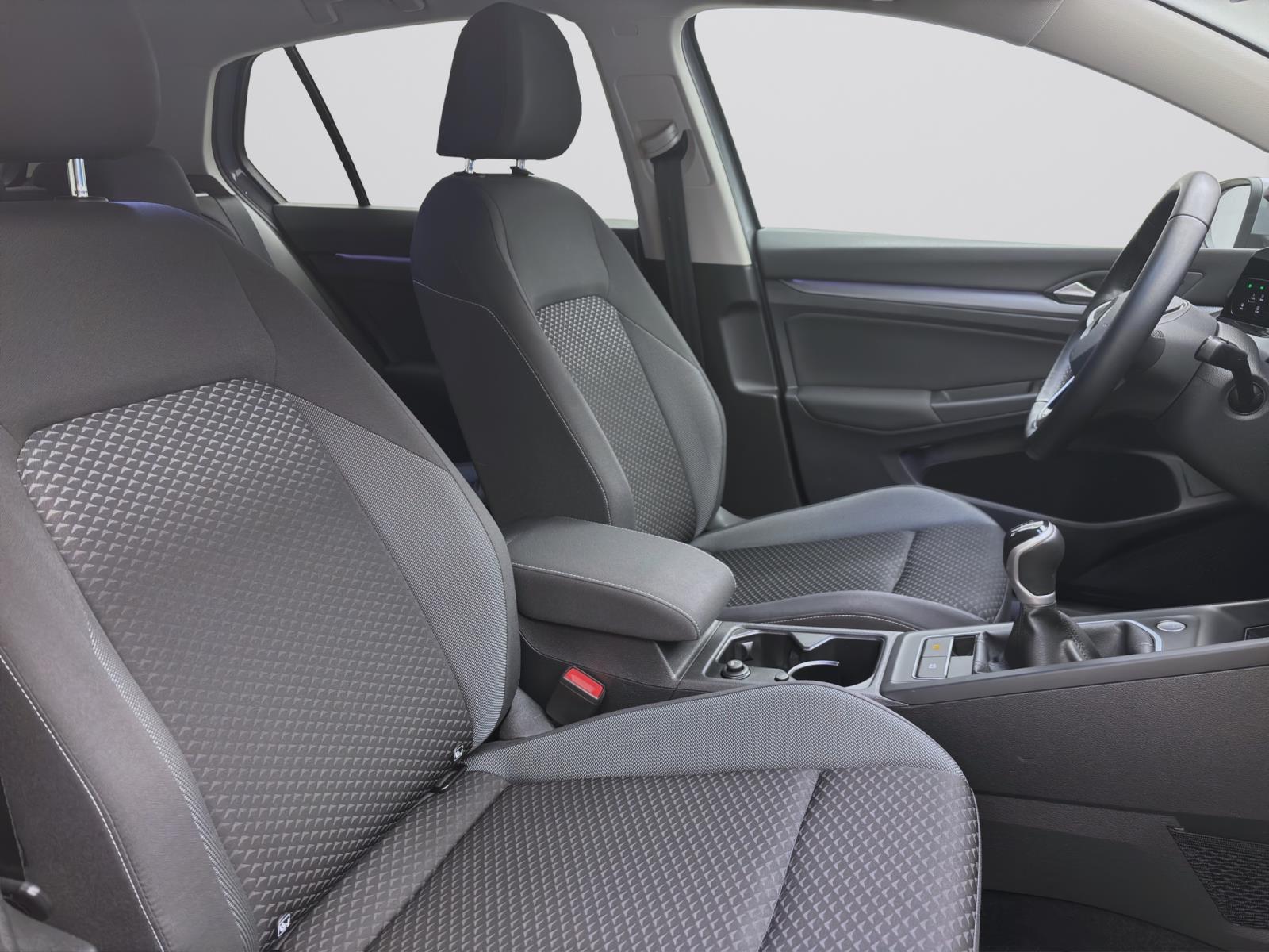 Volkswagen Golf 1.0 TSI ACTIVE NAVI SITZHZG LED PDC