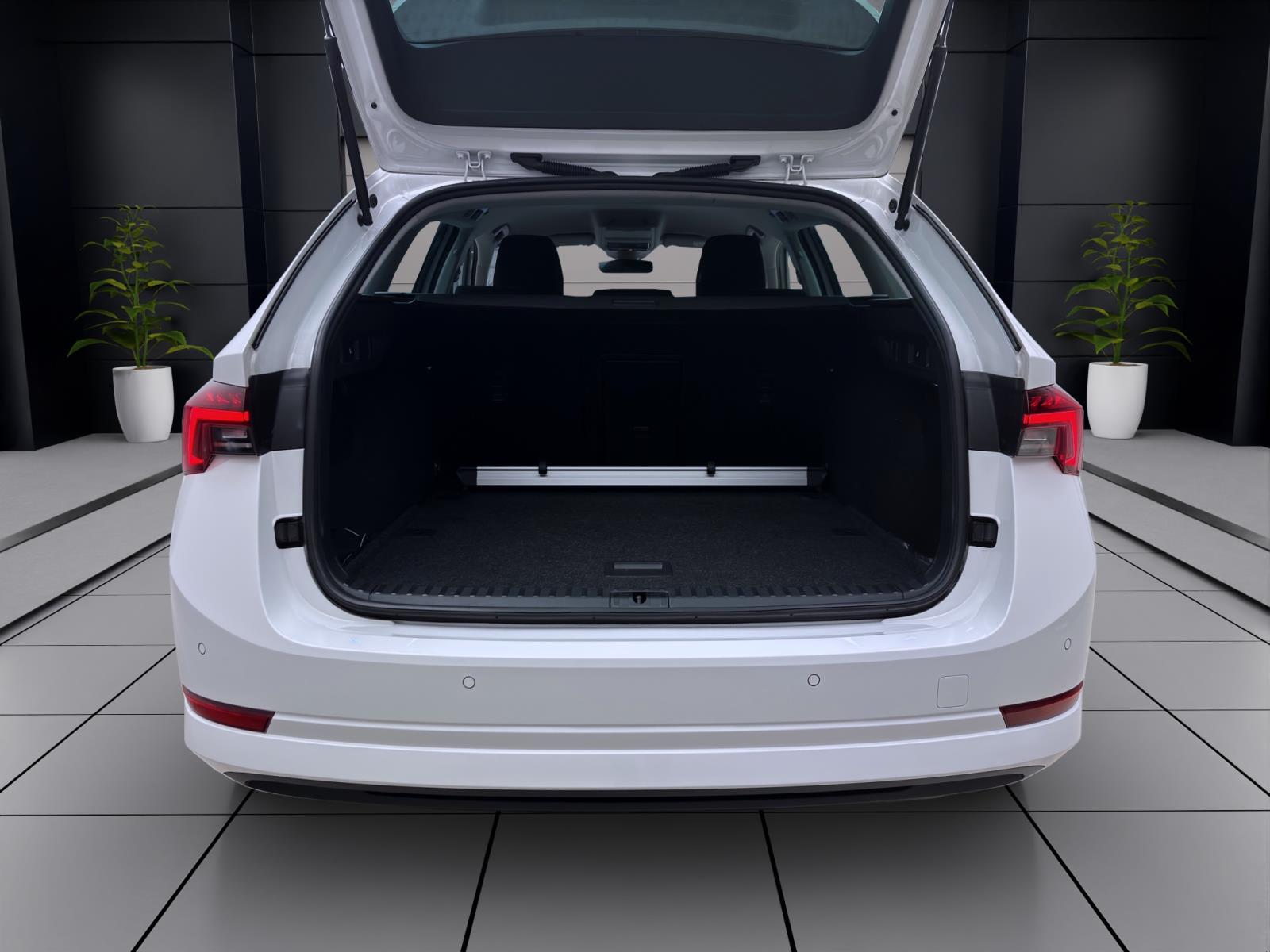 Skoda Octavia Combi 2.0 TDI DSG STYLE NAVI PDC KLIMA LED