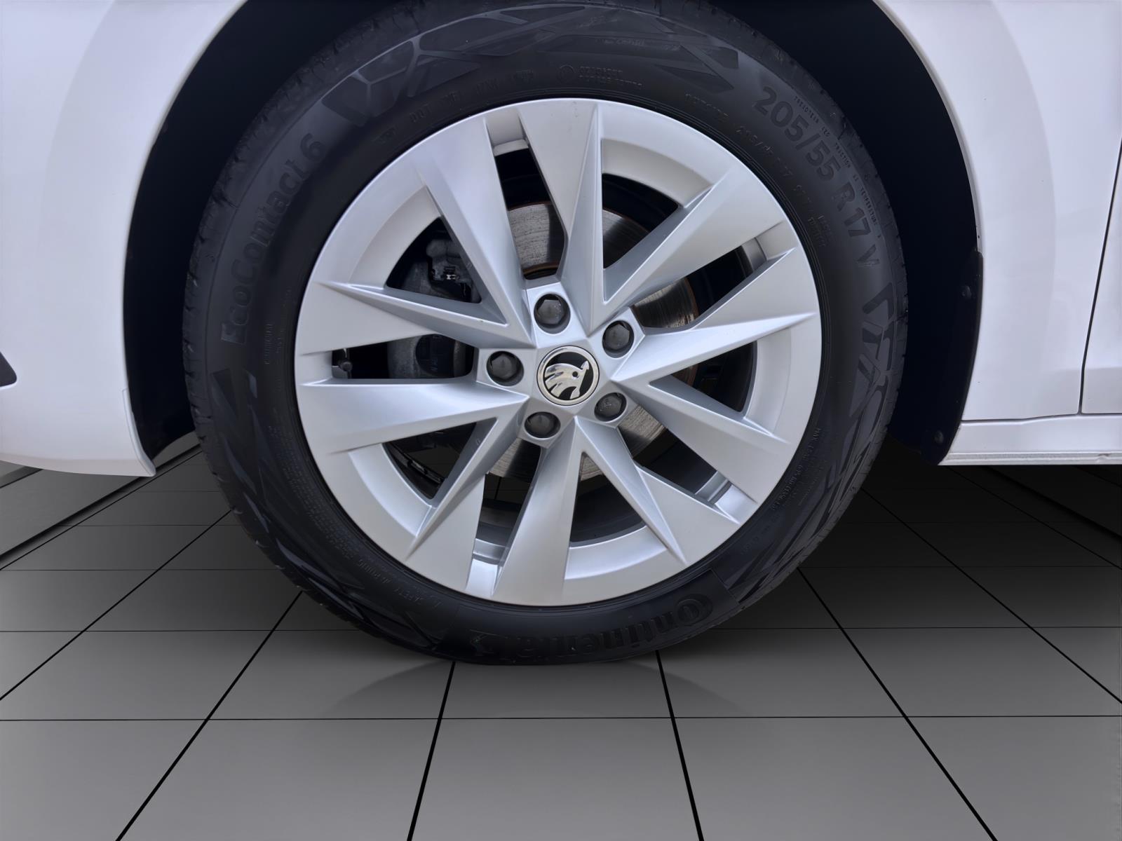 Skoda Octavia Combi 2.0 TDI DSG STYLE NAVI PDC KLIMA LED