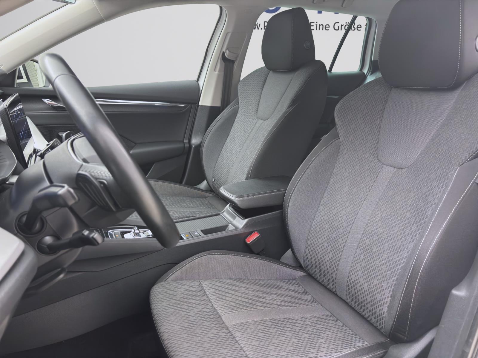 Skoda Octavia Combi 2.0 TDI DSG STYLE NAVI AHK PDC SITZHZG