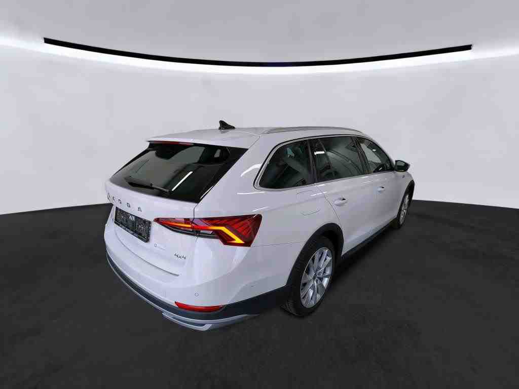 Skoda Octavia Combi 2.0 TDI DSG 4x4 SCOUT NAVI AHK PDC SITZHZG