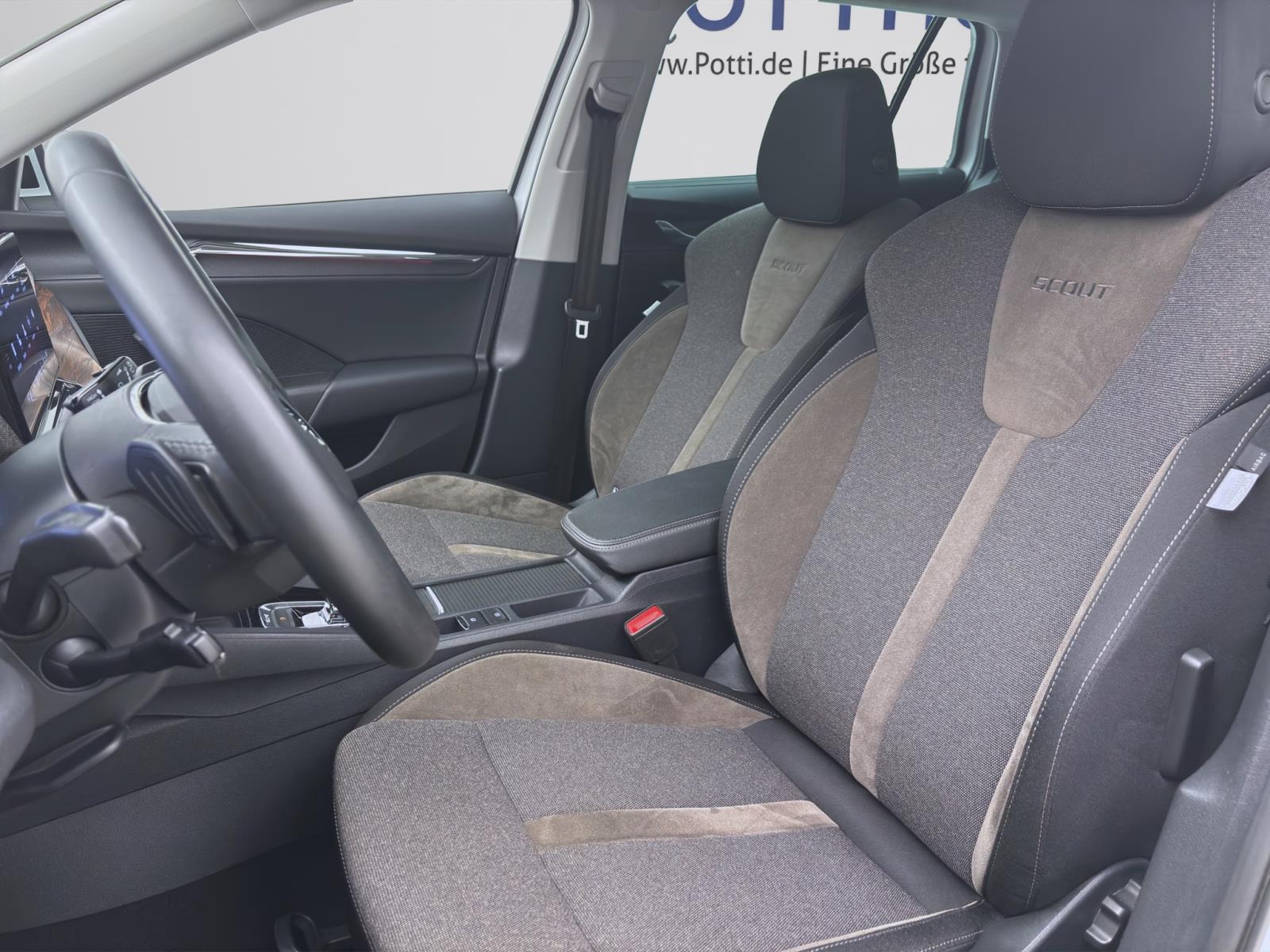 Skoda Octavia Combi 2.0 TDI DSG 4x4 SCOUT NAVI AHK PDC SITZHZG
