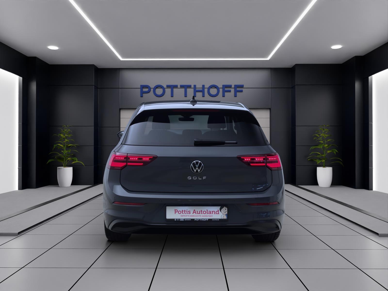 Volkswagen Golf 1.5 TSI LIFE IQ.LIGHT PANO DCC LM18
