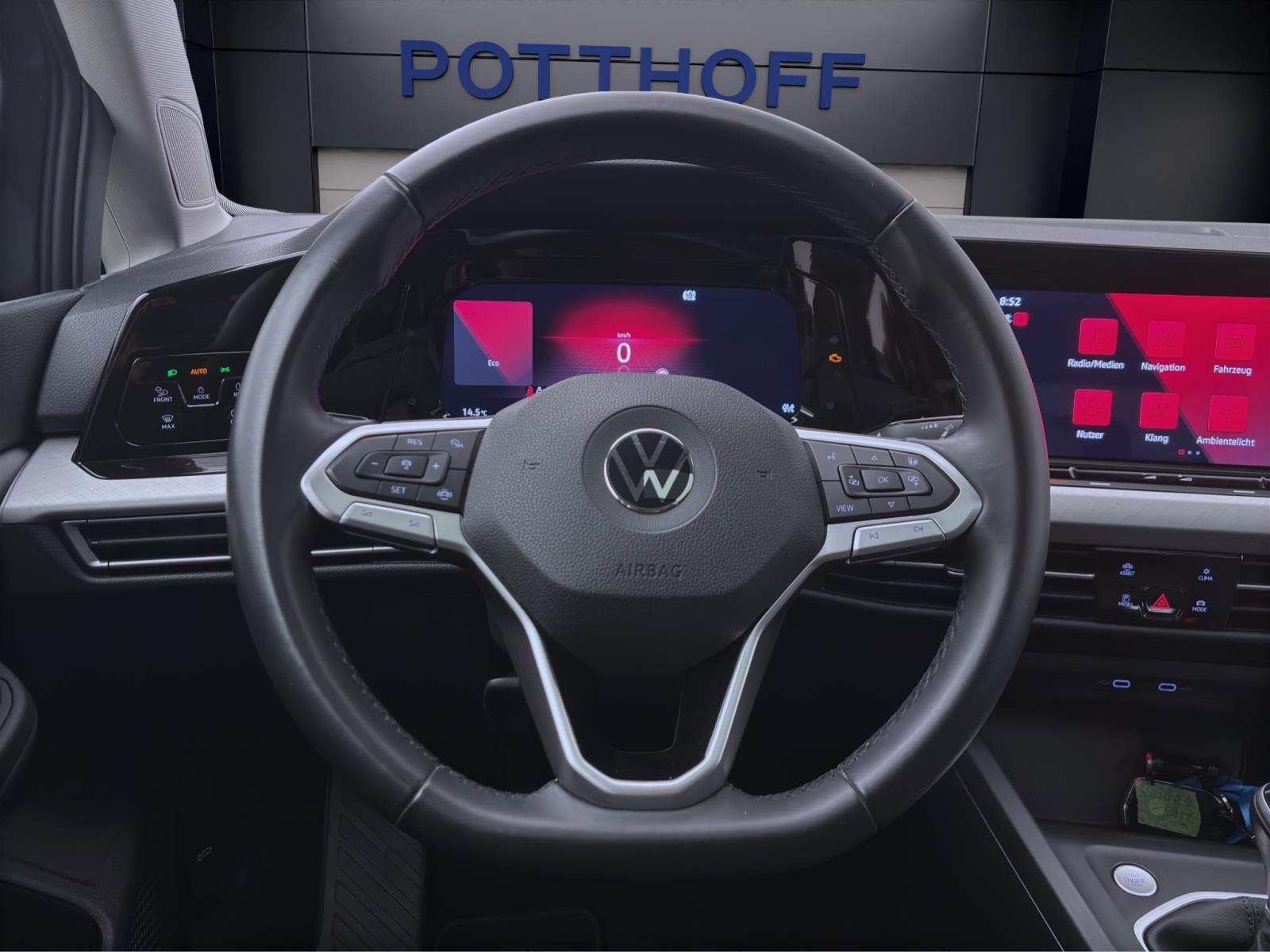 Volkswagen Golf 1.5 TSI LIFE IQ.LIGHT PANO DCC LM18