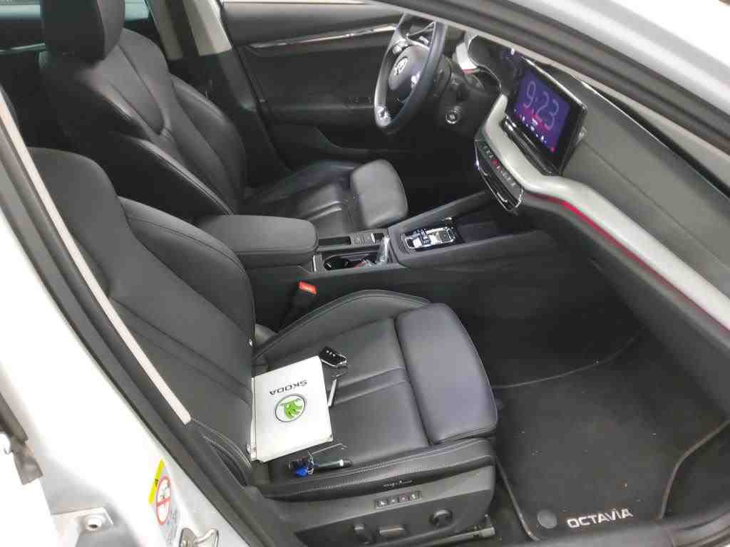 Skoda Octavia Combi 2.0 TDI DSG STYLE PANO AHK NAVI KLIMA