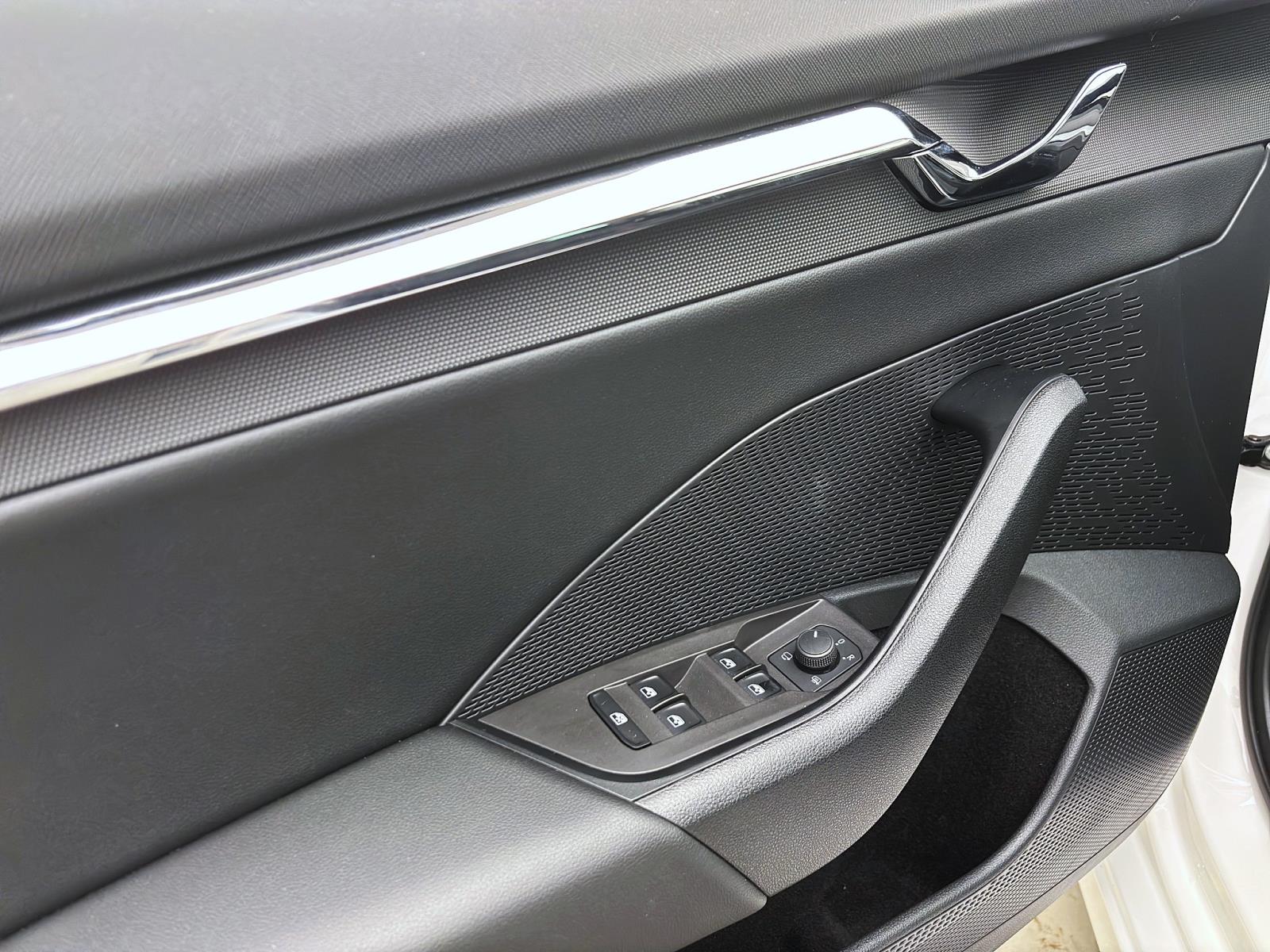 Skoda Octavia Combi 2.0 TDI STYLE LM17 AHK NAVI PDC