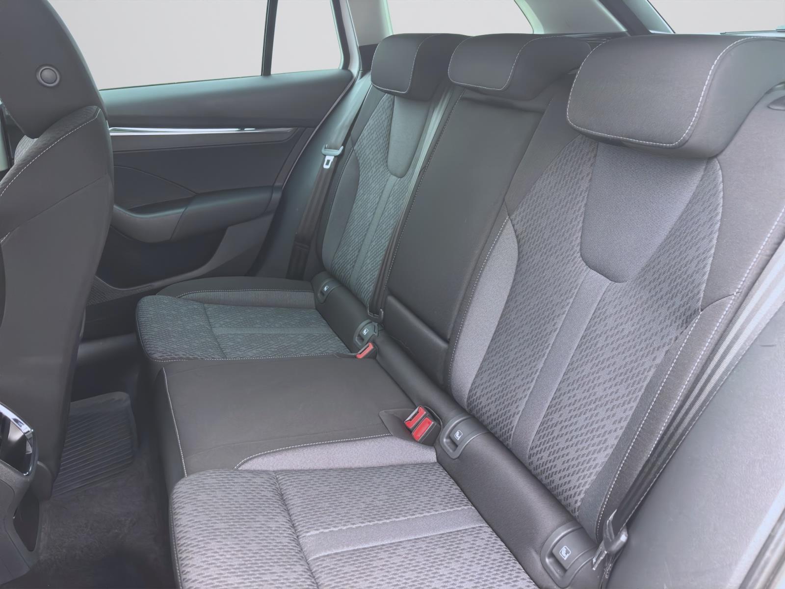 Skoda Octavia Combi 2.0 TDI STYLE LM17 AHK NAVI PDC