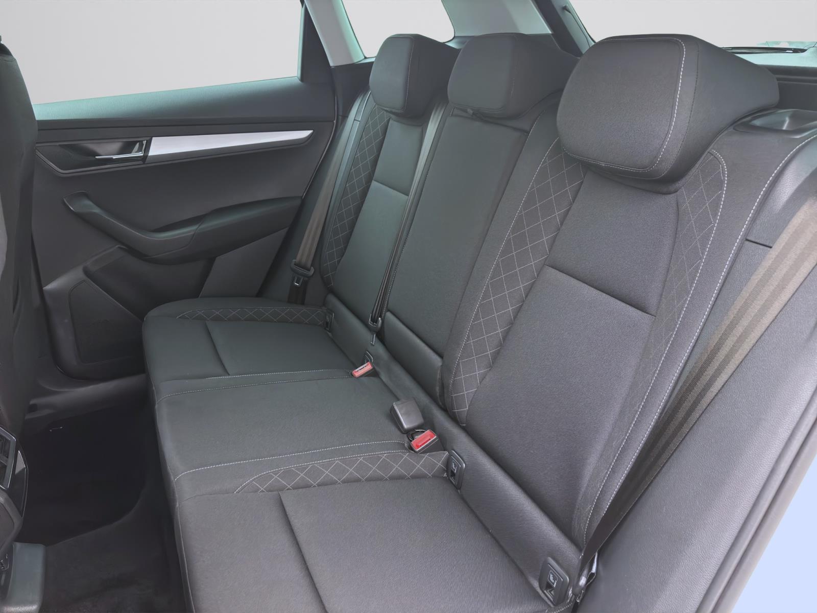 Skoda Karoq 2.0 TDI DSG 4x4 AMBITION NAVI STDHZG PDC SITZHZG