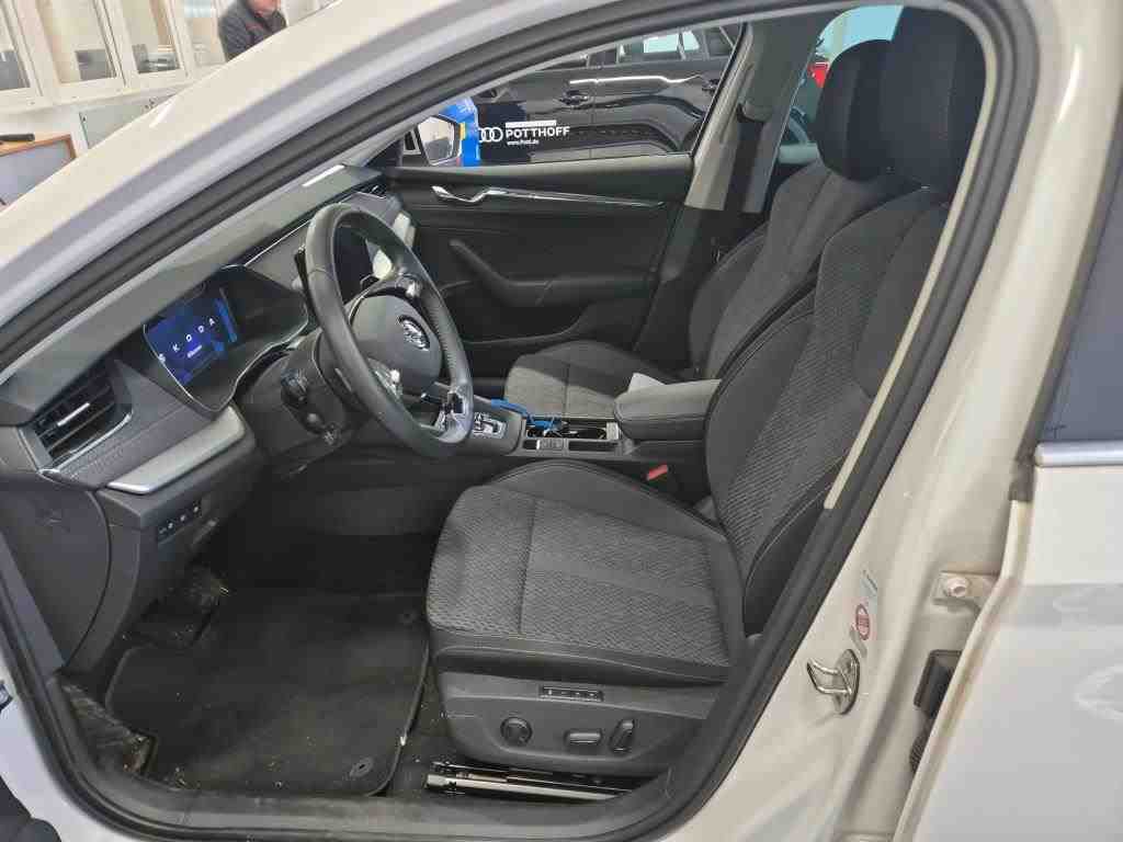 Skoda Octavia Combi 2.0 TDI DSG STYLE AHK NAVI HuD ACC