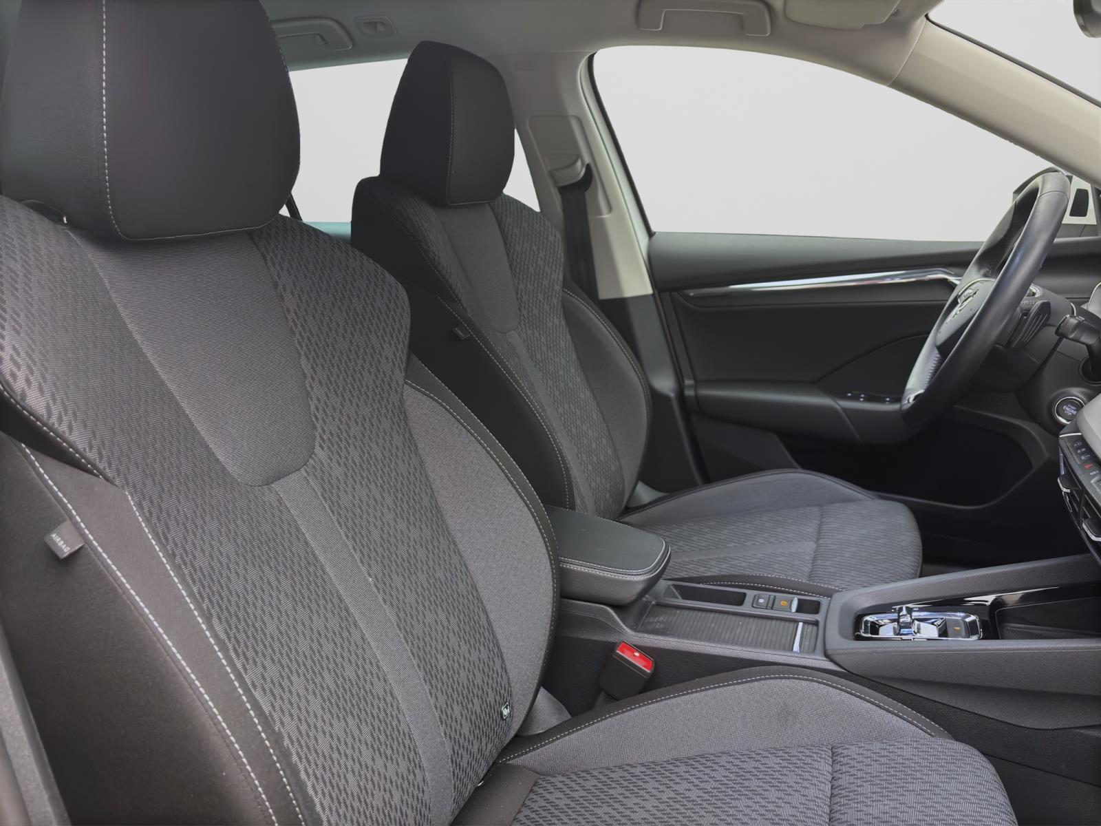 Skoda Octavia Combi 2.0 TDI DSG STYLE AHK NAVI HuD ACC