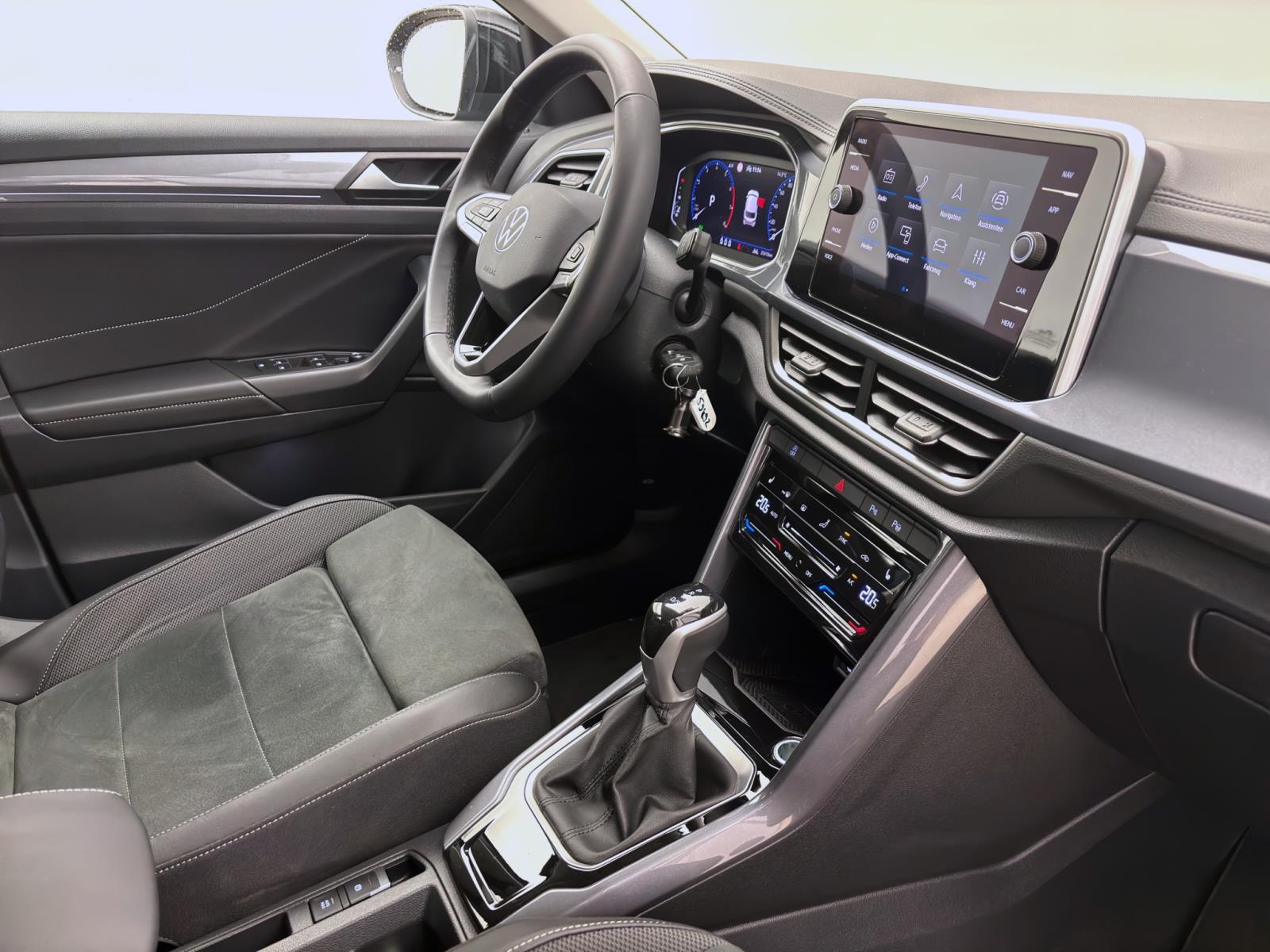 Bild 15: Volkswagen T-Roc 1.5 TSI DSG STYLE AHK NAVI D.COCKPIT SITZHZG
