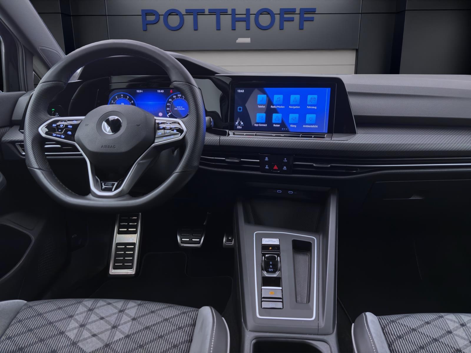 Volkswagen Golf Variant 1.5 eTSI DSG R-LINE NAVI ACC SITZHZG LED+
