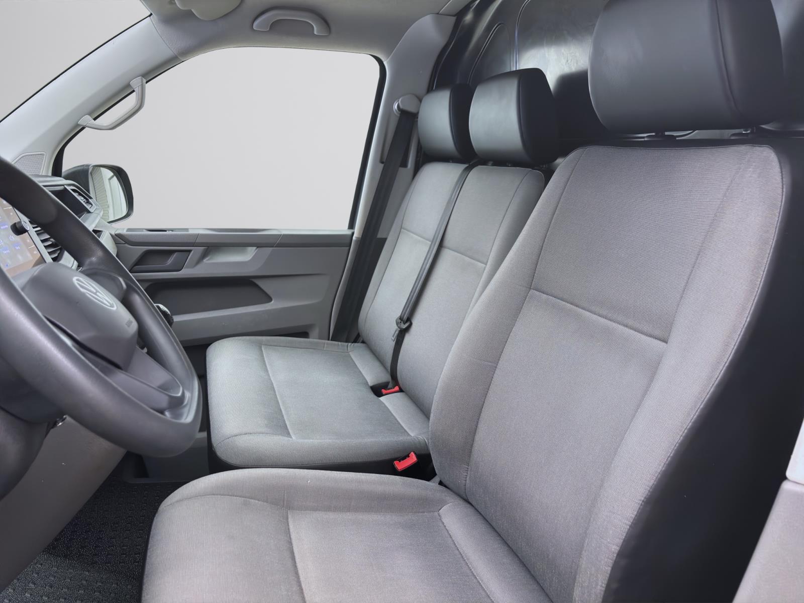 Volkswagen T6.1 Transporter Kasten 2.0 TDI FWD NAVI PDC AHK