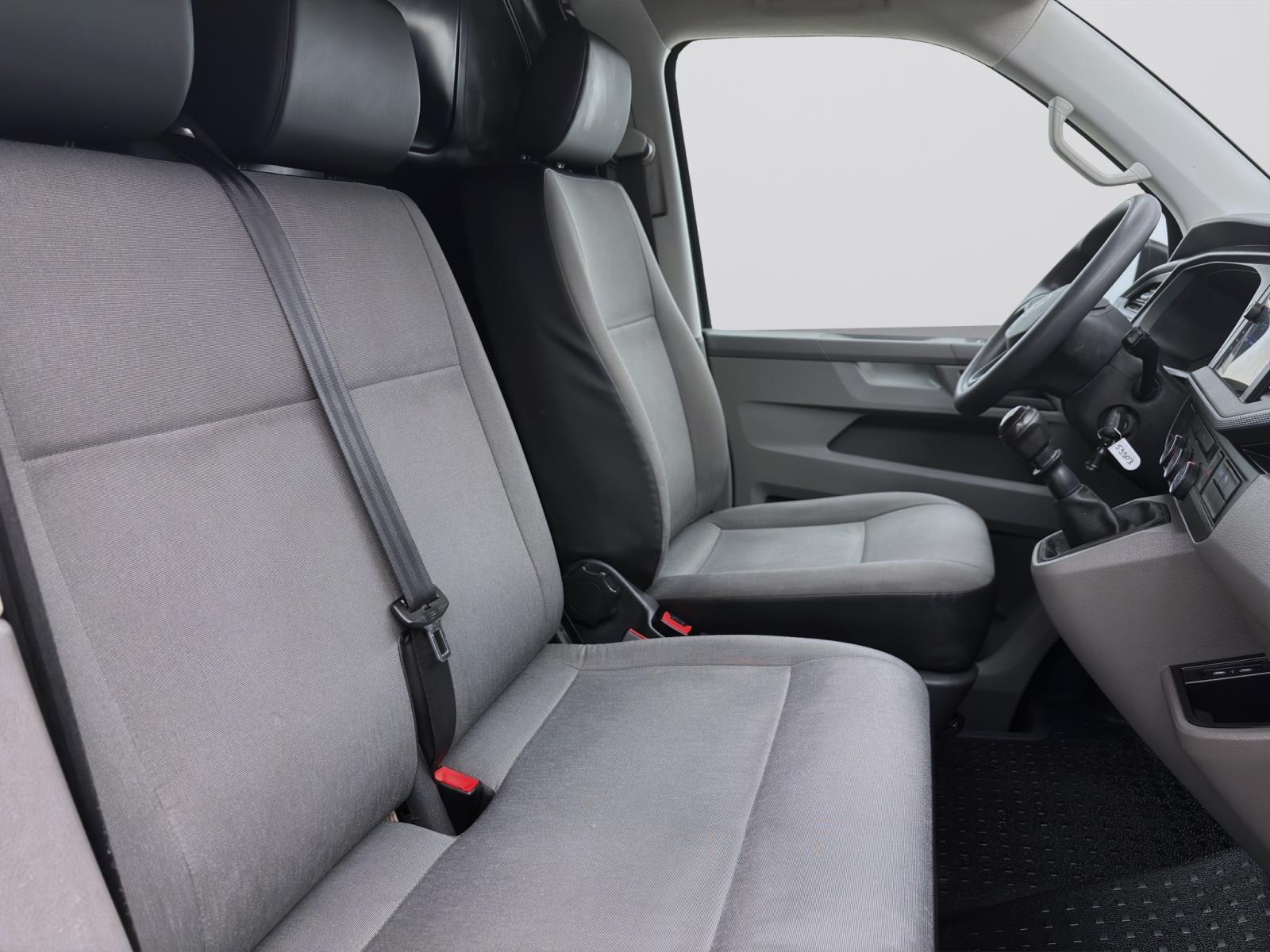 Volkswagen T6.1 Transporter Kasten 2.0 TDI FWD NAVI PDC AHK