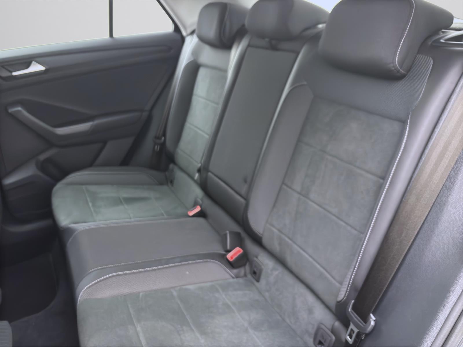 Volkswagen T-Roc 1.5 TSI DSG STYLE NAVI D.COCKPIT PDC SITZHZG