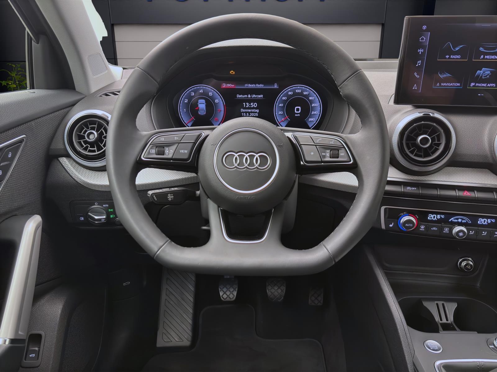 Audi Q2 30 TFSI ADVANCED PDC LED AHK LM17