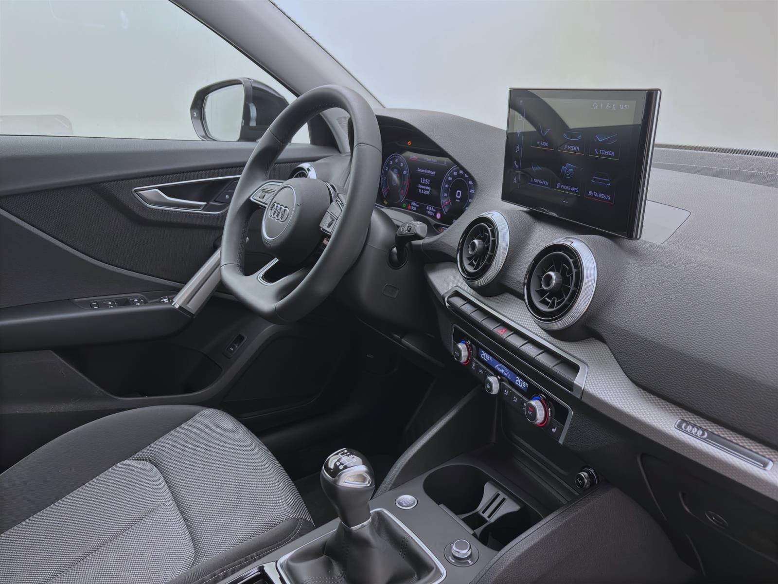 Audi Q2 30 TFSI ADVANCED PDC LED AHK LM17