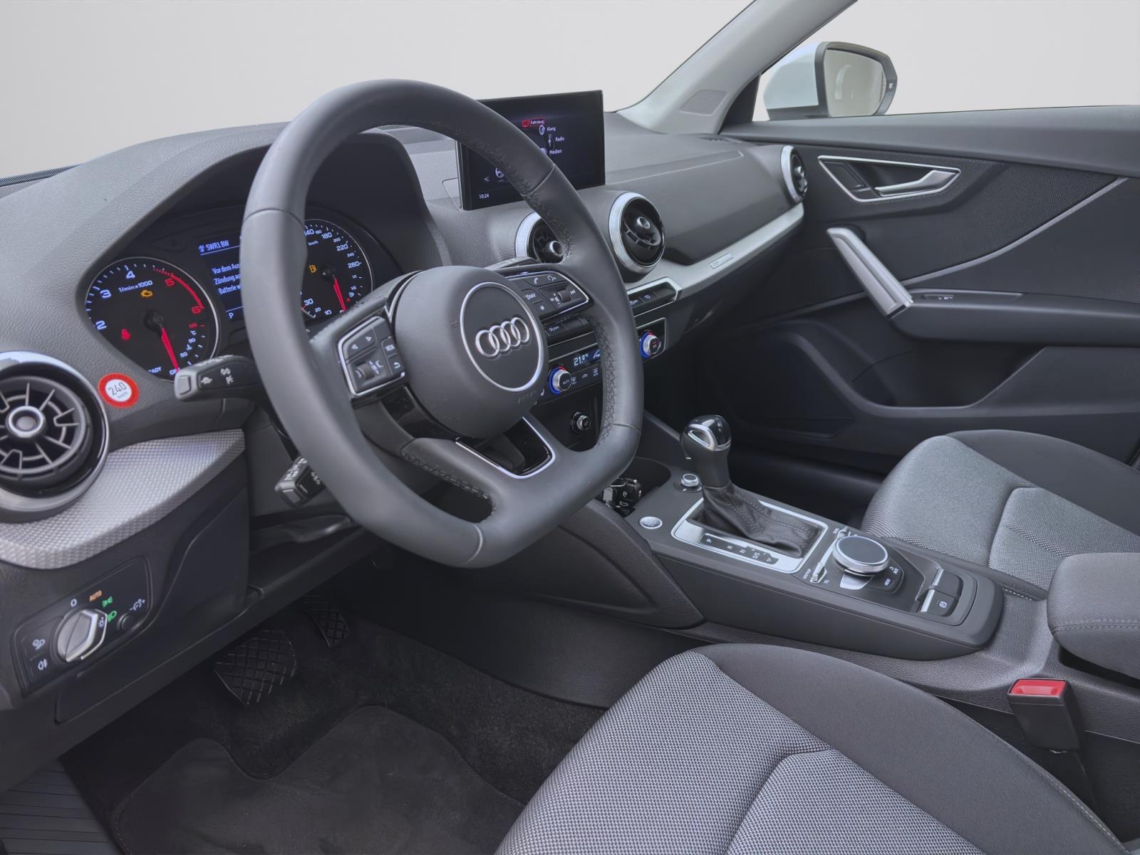 Audi Q2 30 TDI ADVANCED PDC MATRIX LM18 AHK