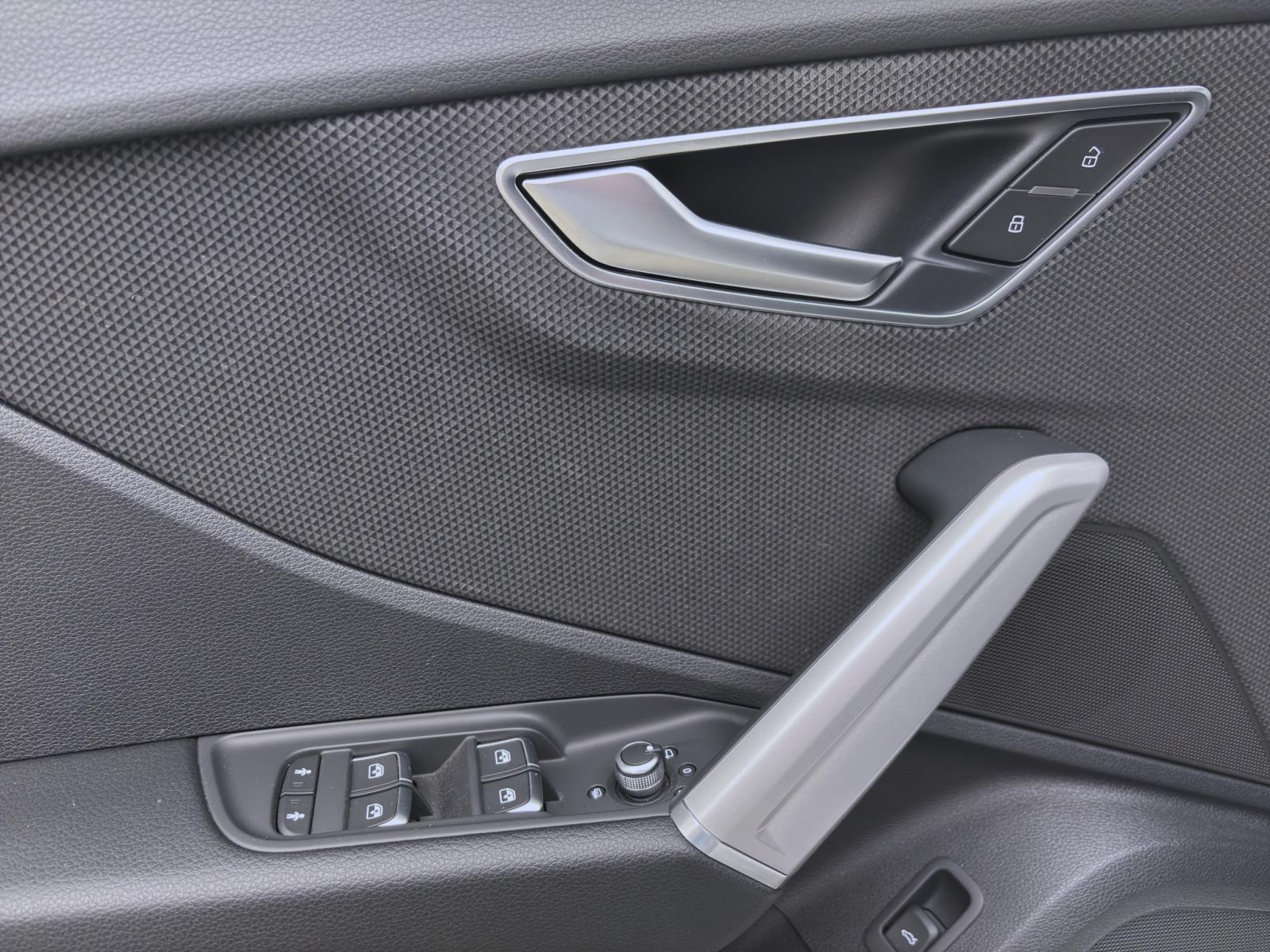 Audi Q2 30 TDI ADVANCED PDC MATRIX LM18 AHK