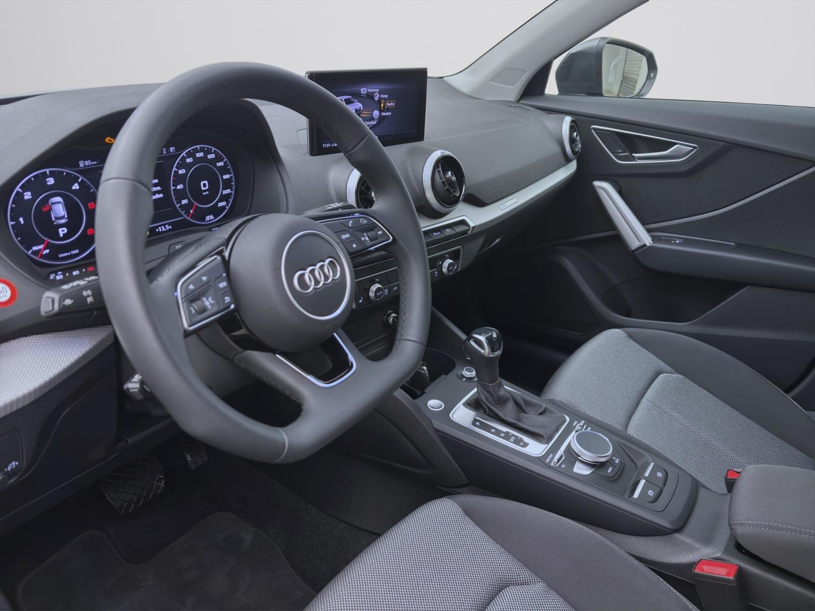 Audi Q2 30 TDI S LINE PDC NAVI AHK SITZHZG LM18