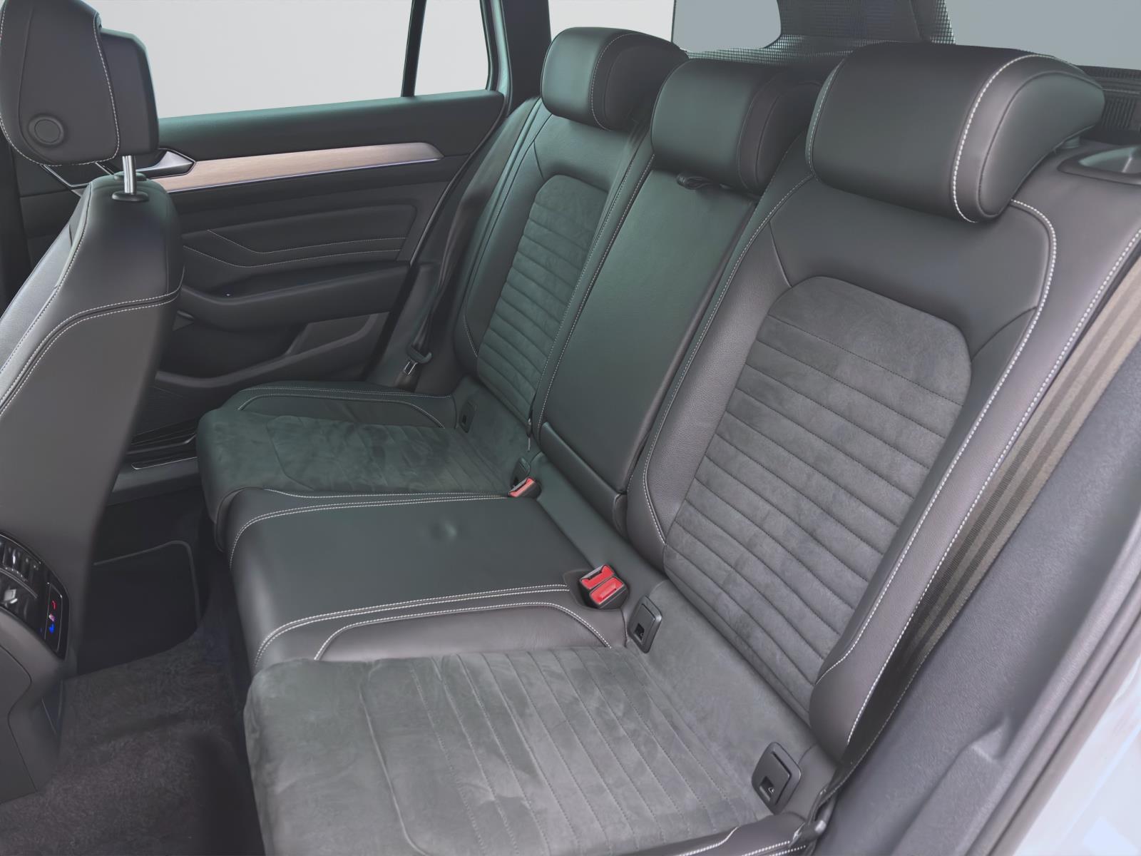 Volkswagen Passat Variant 2.0 TDI DSG ELEGANCE NAVI KAMERA ACC PDC
